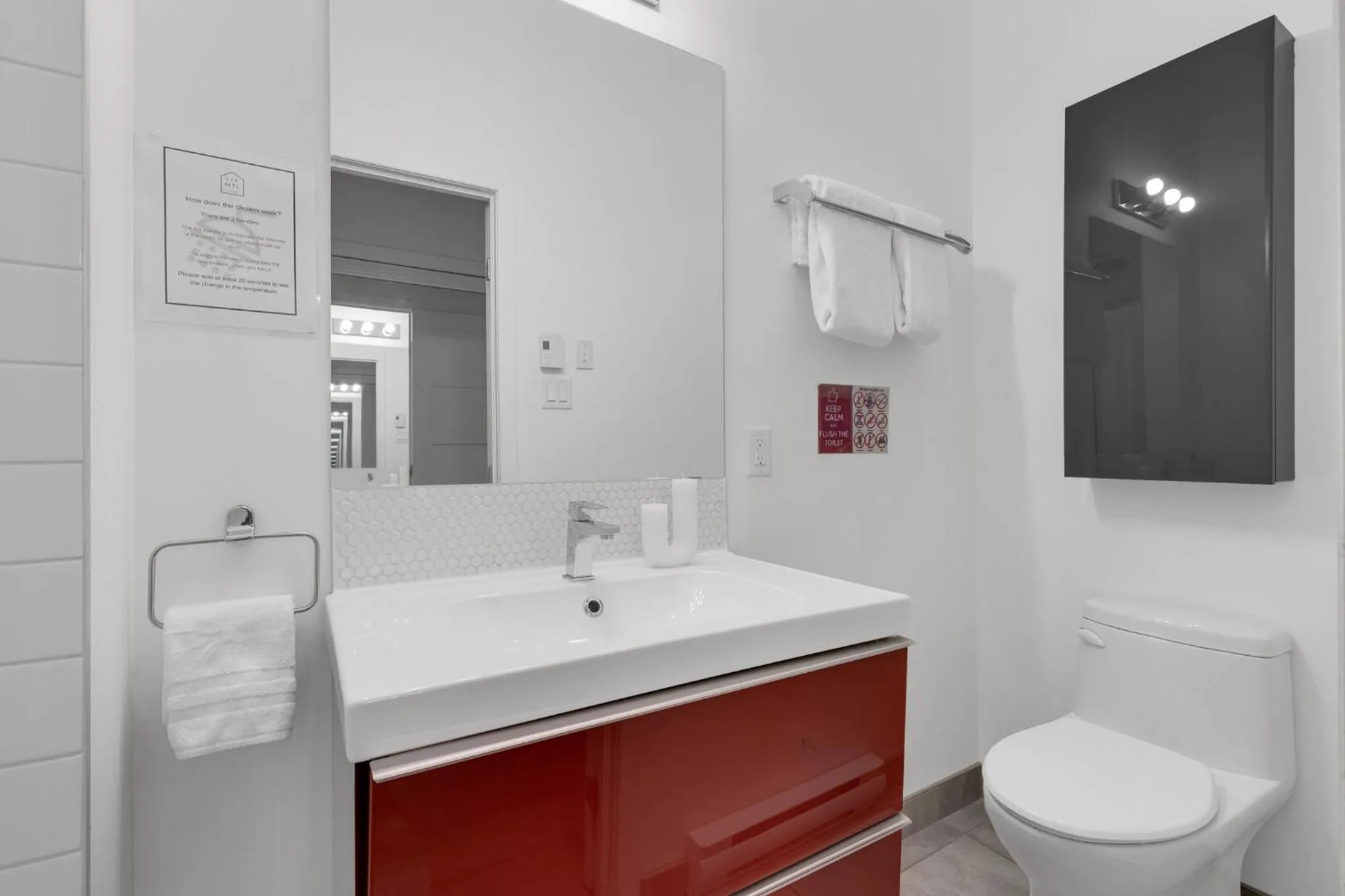 Shower in LiV MTL Downtown