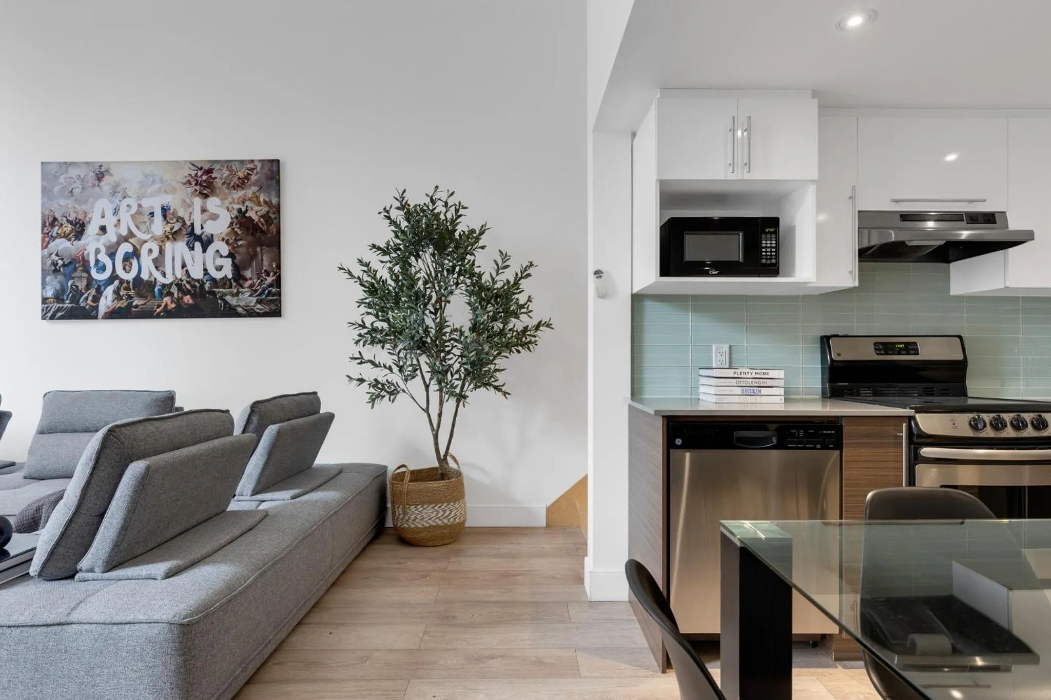 Kitchen or kitchenette in LiV MTL Downtown