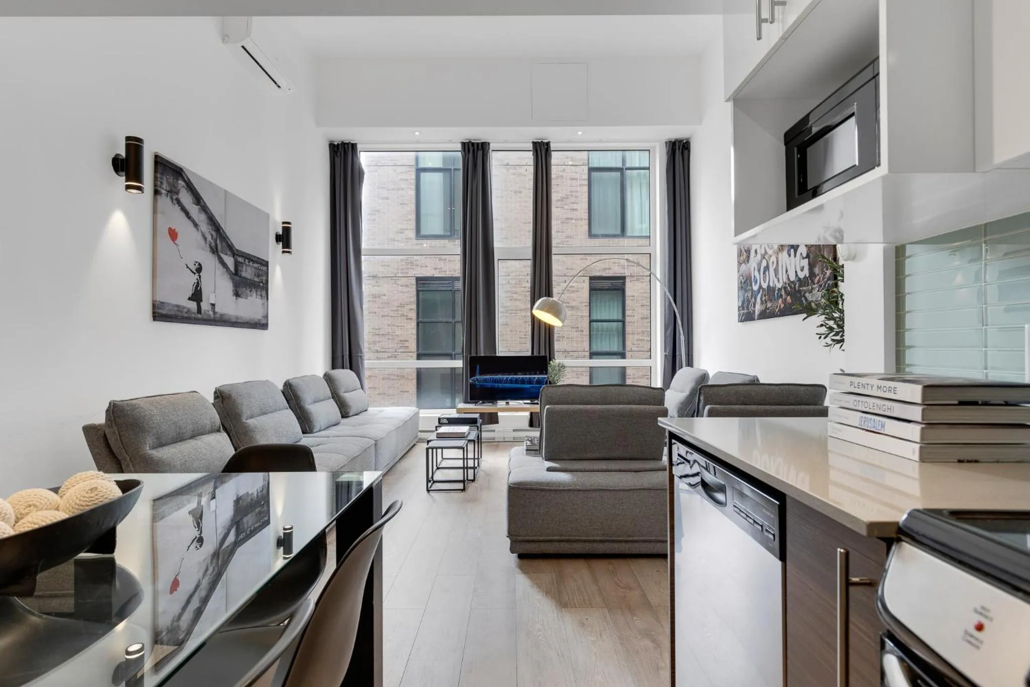 TV and multimedia in LiV MTL Downtown