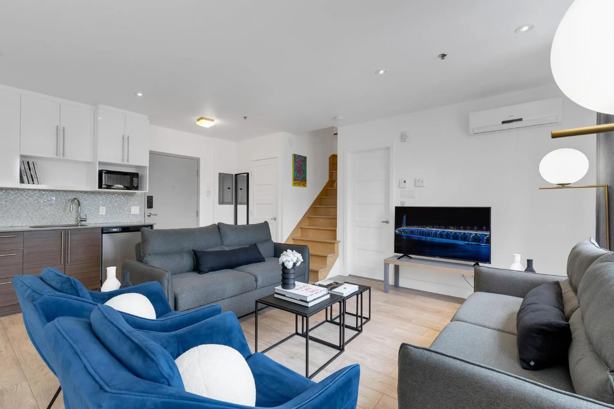 TV and multimedia in LiV MTL Downtown