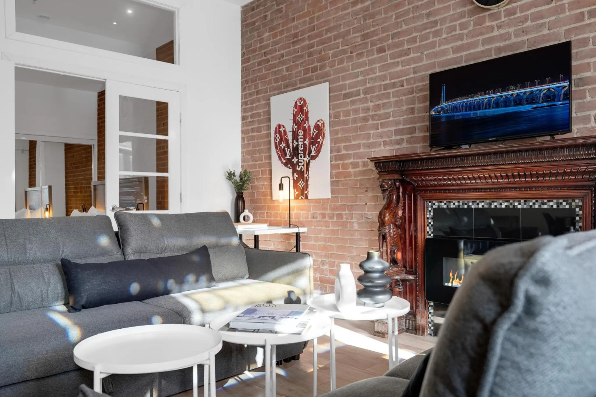 TV and multimedia in LiV MTL Downtown