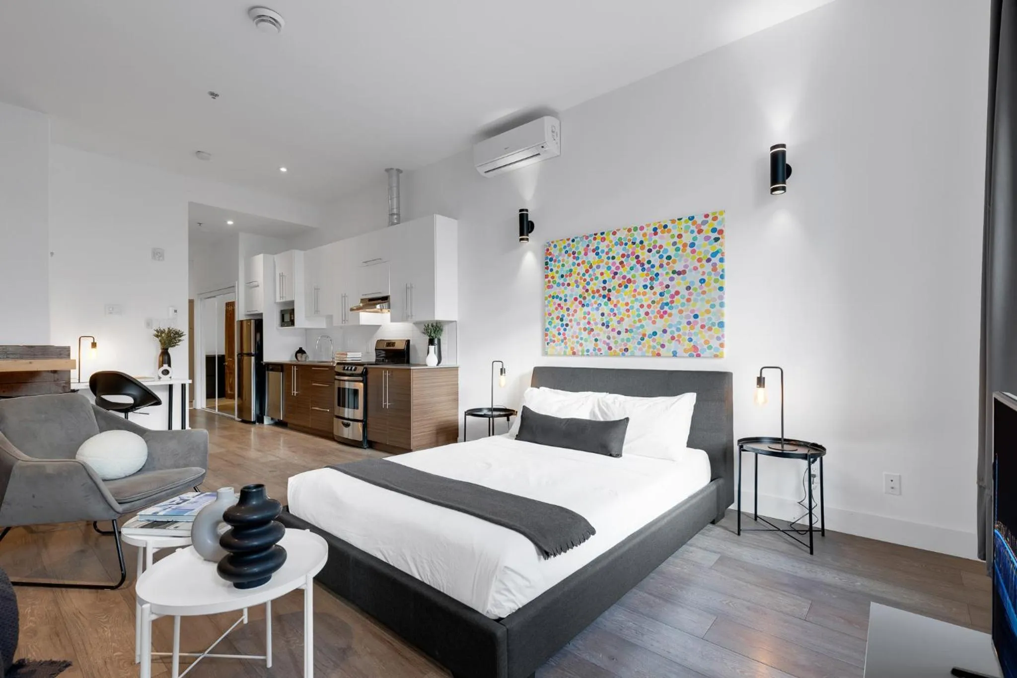 Bed in LiV MTL Downtown