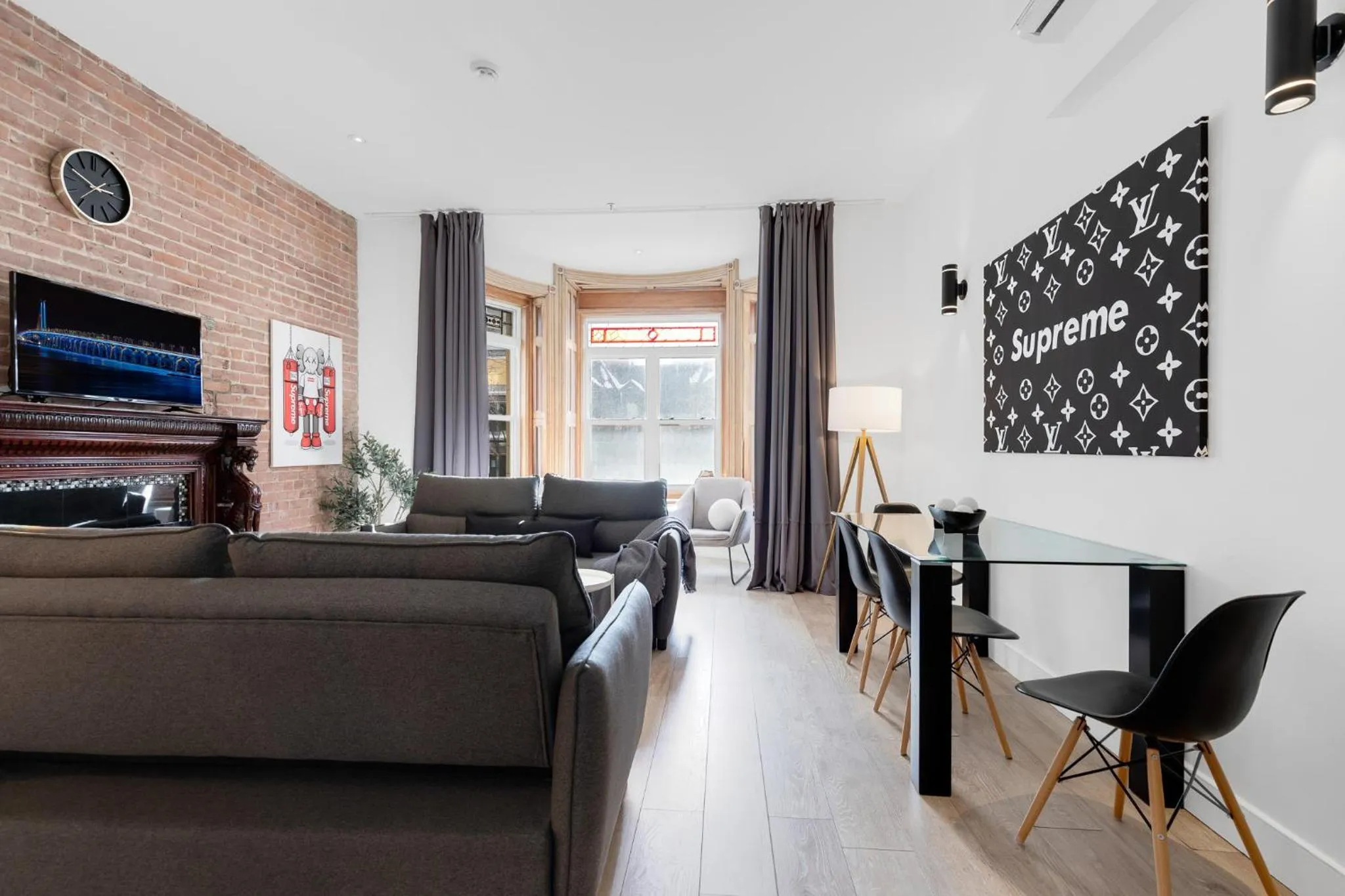 Communal lounge/ TV room in LiV MTL Downtown