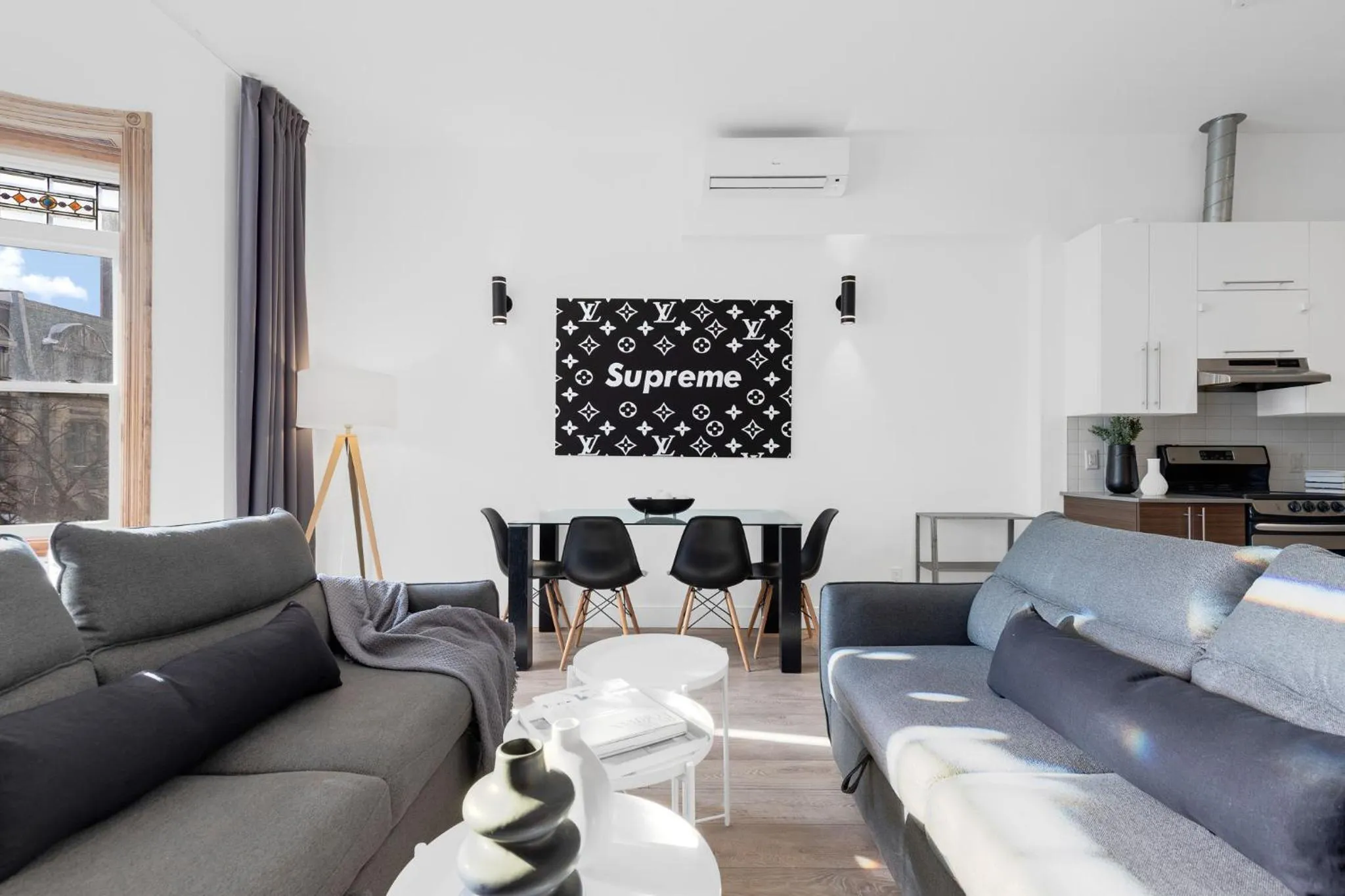 TV and multimedia in LiV MTL Downtown