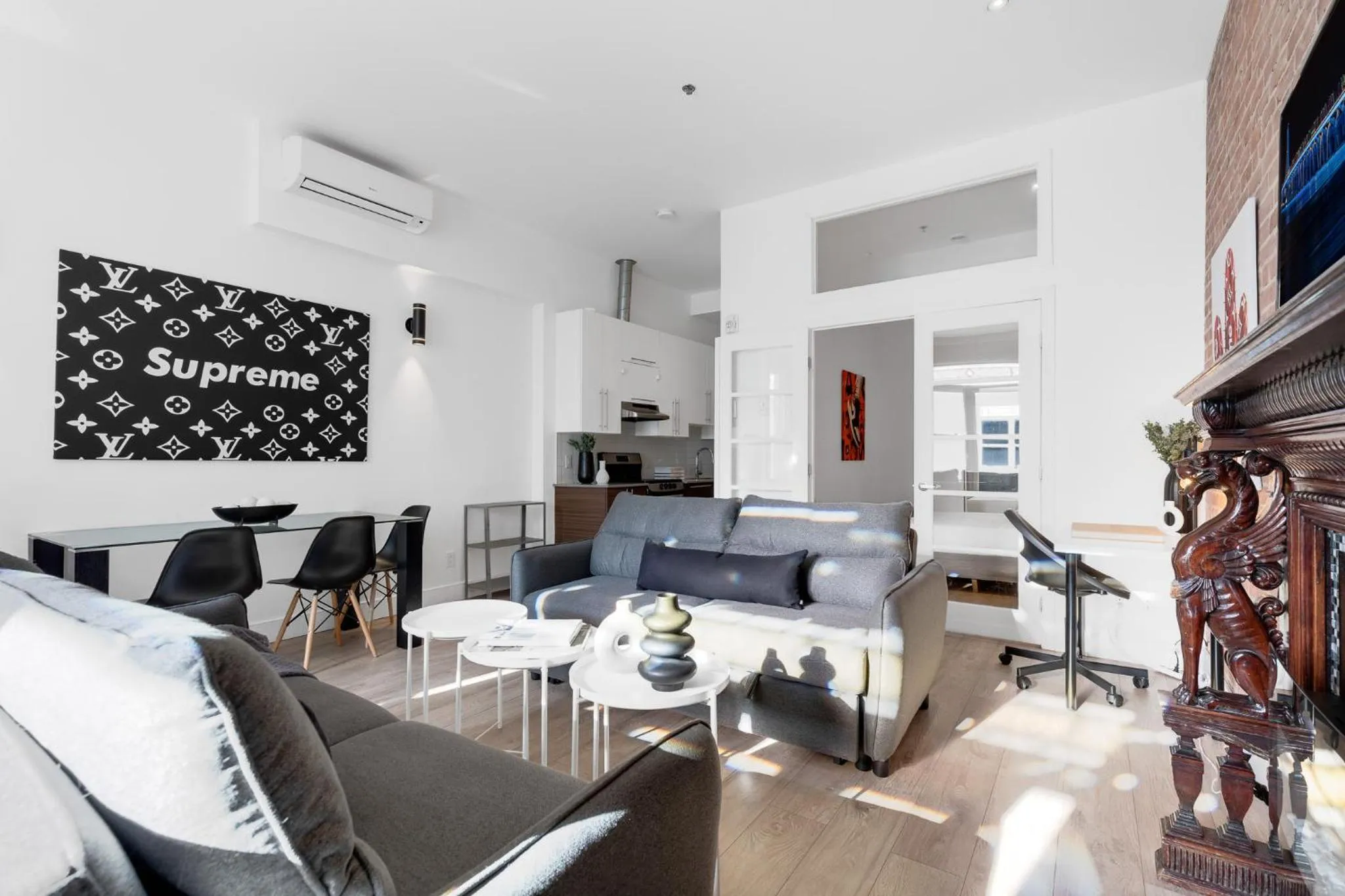 TV and multimedia in LiV MTL Downtown