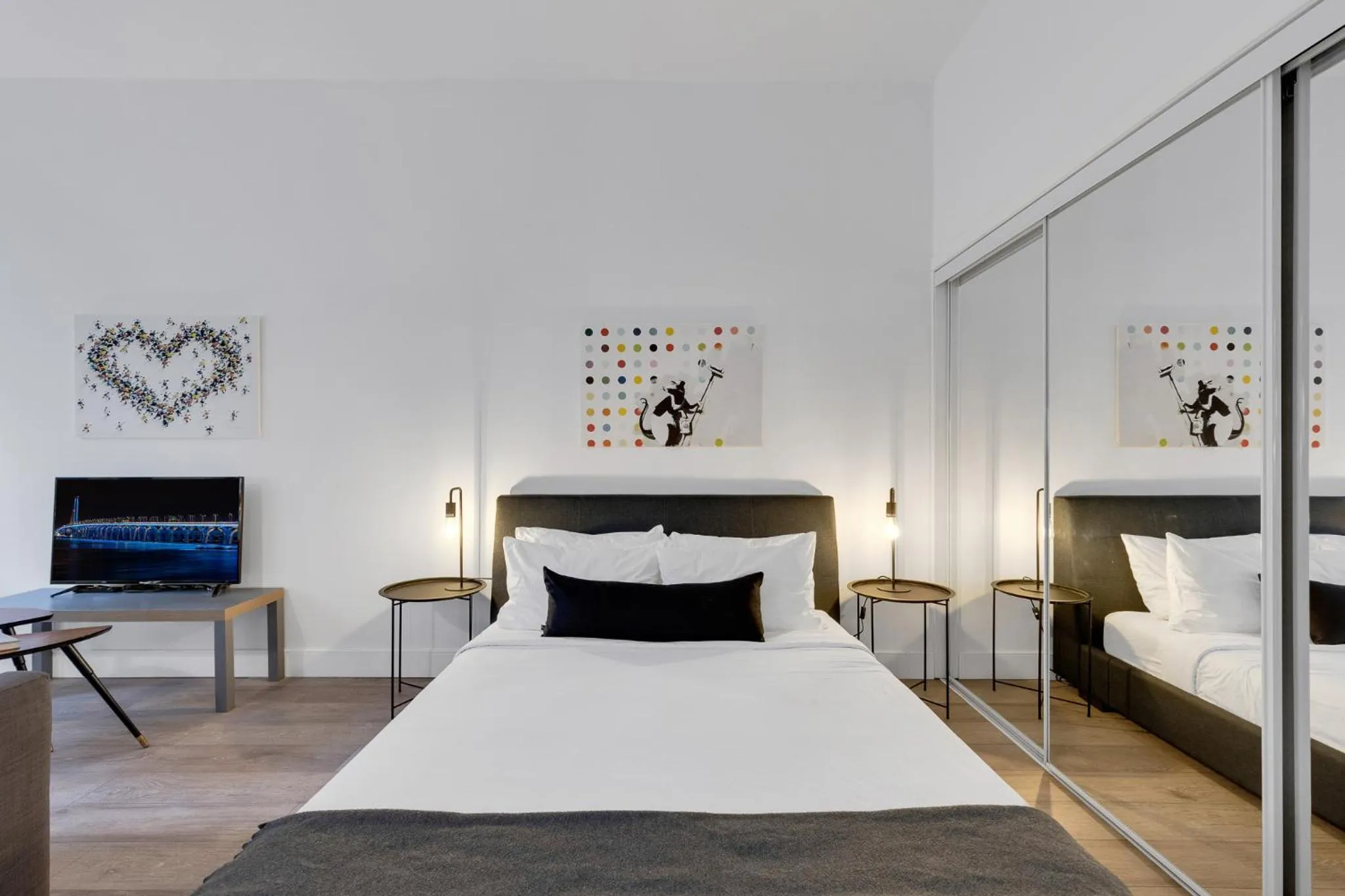 Bed in LiV MTL Downtown