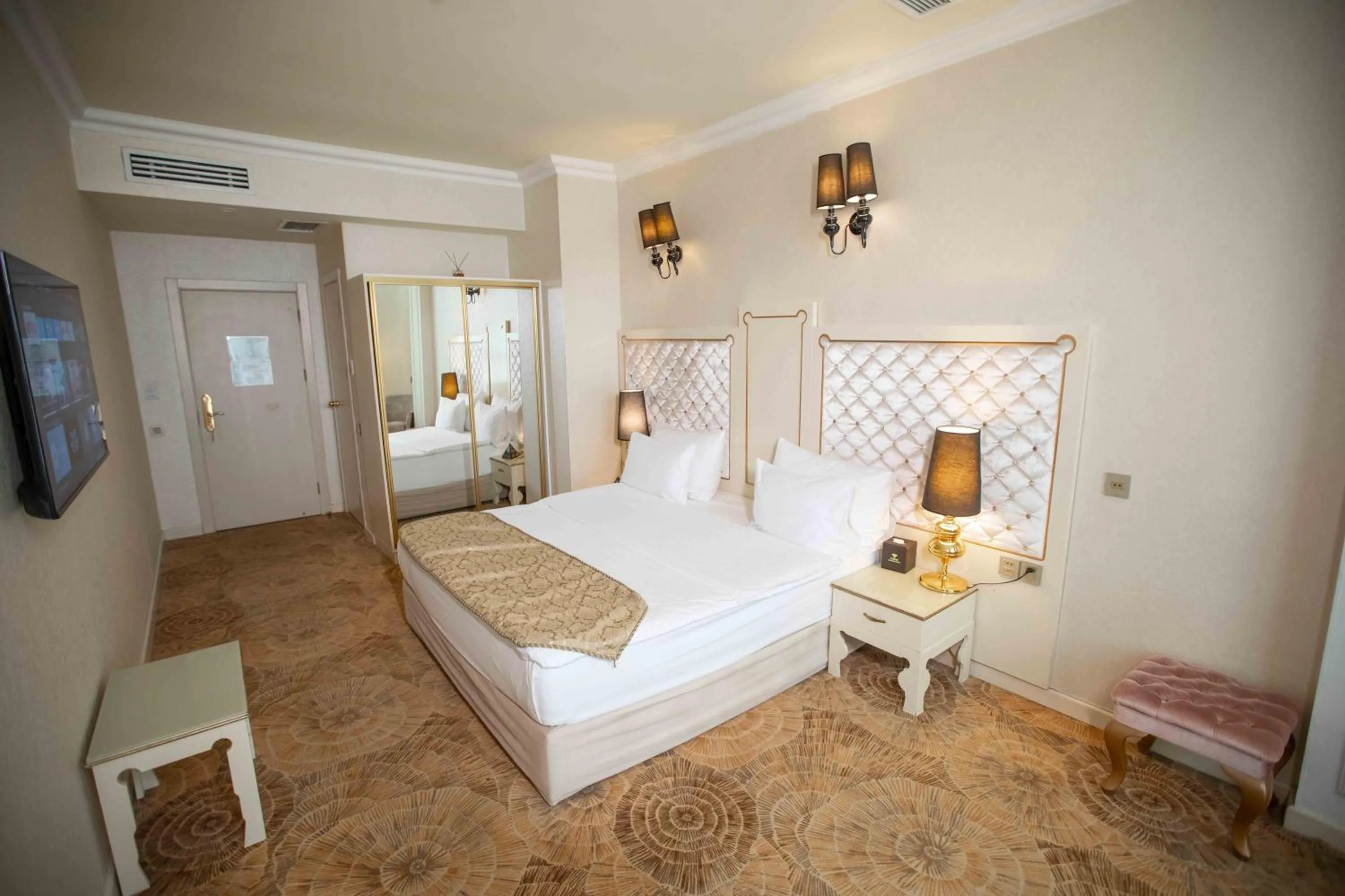 Bed in Teatro Boutique Hotel