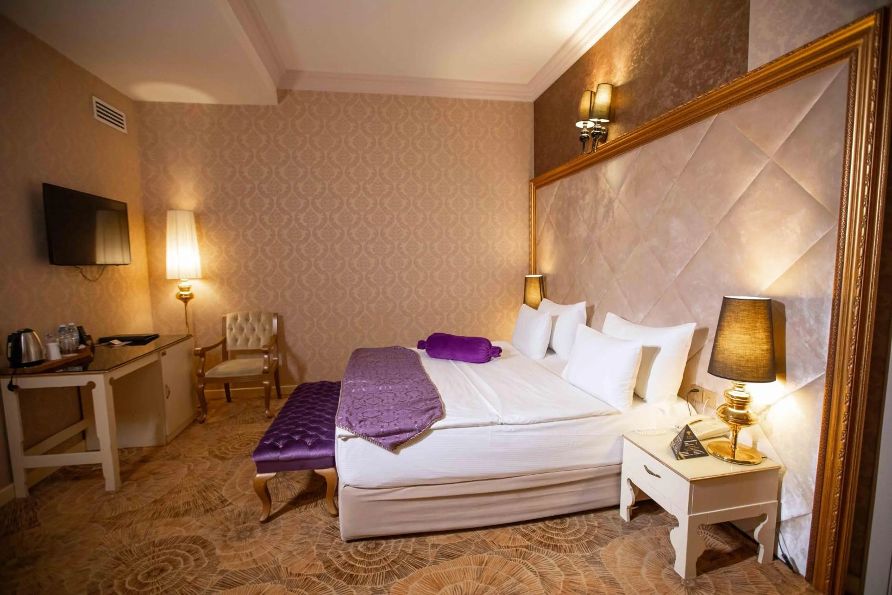 Bed in Teatro Boutique Hotel