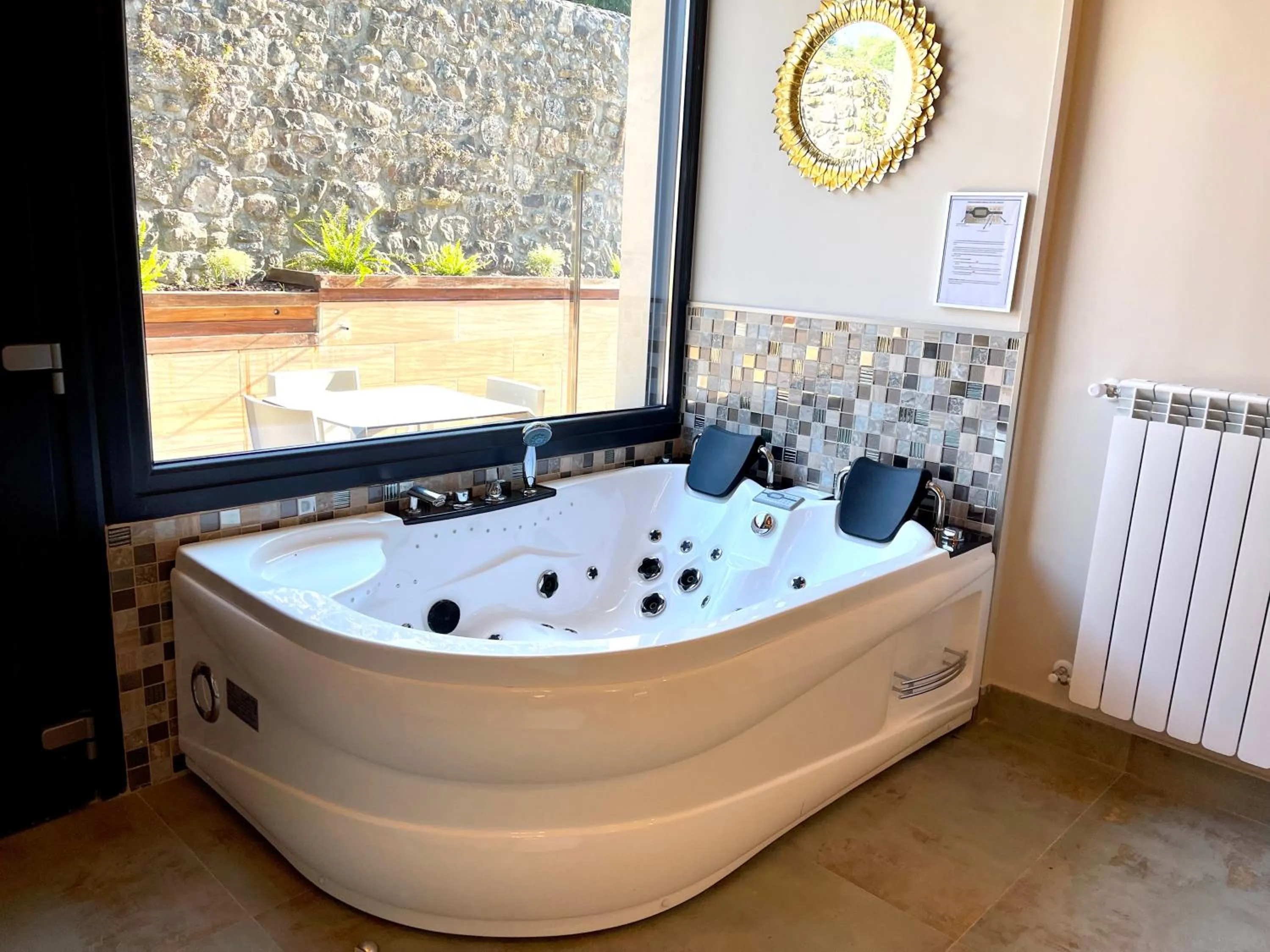 Massage in Akla Hotel Suites Valles Pasiegos