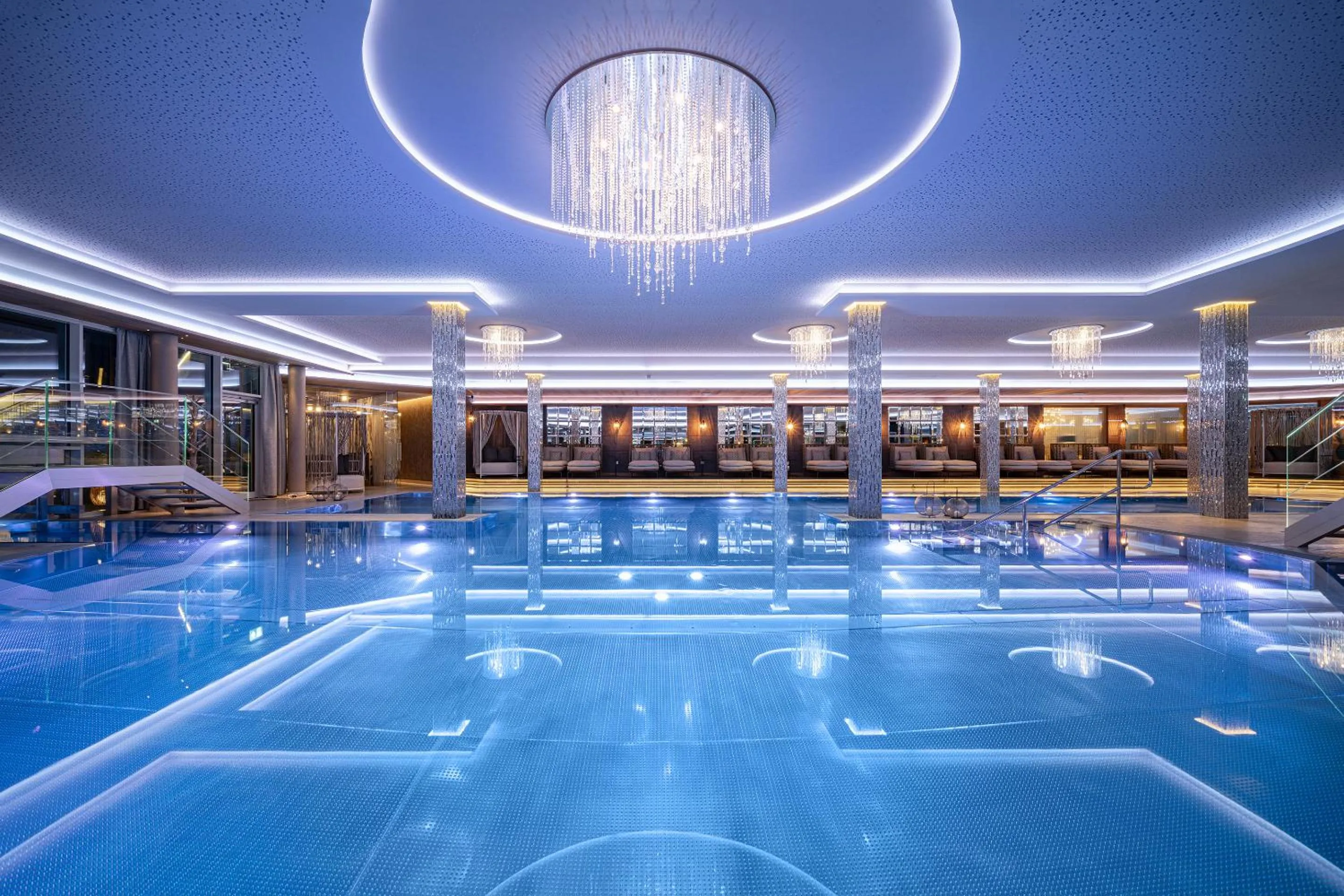 Swimming pool in Wellness- & Sporthotel Jagdhof