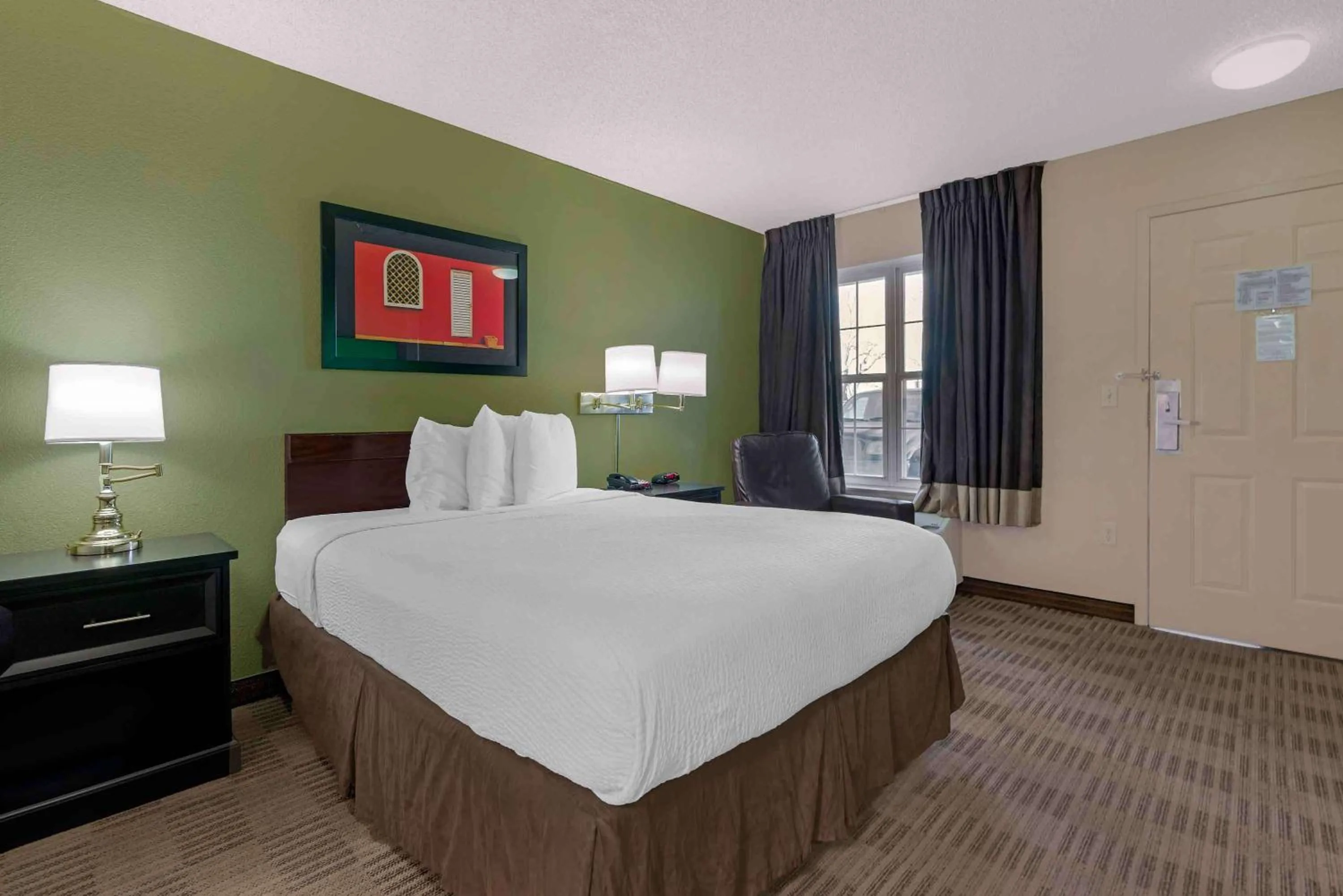 Bedroom, Bed in Extended Stay America Suites - Sacramento - Arden Way