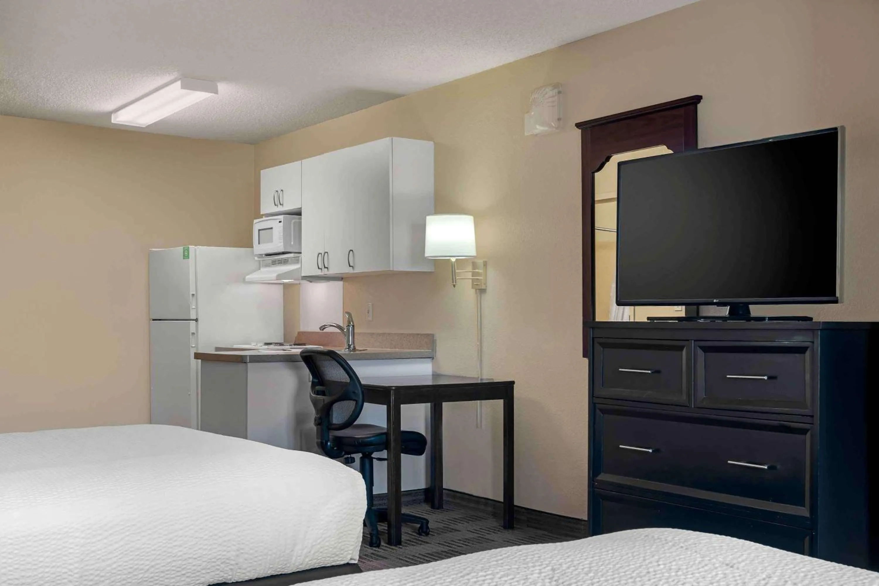 Bedroom, Bed in Extended Stay America Suites - Sacramento - Arden Way