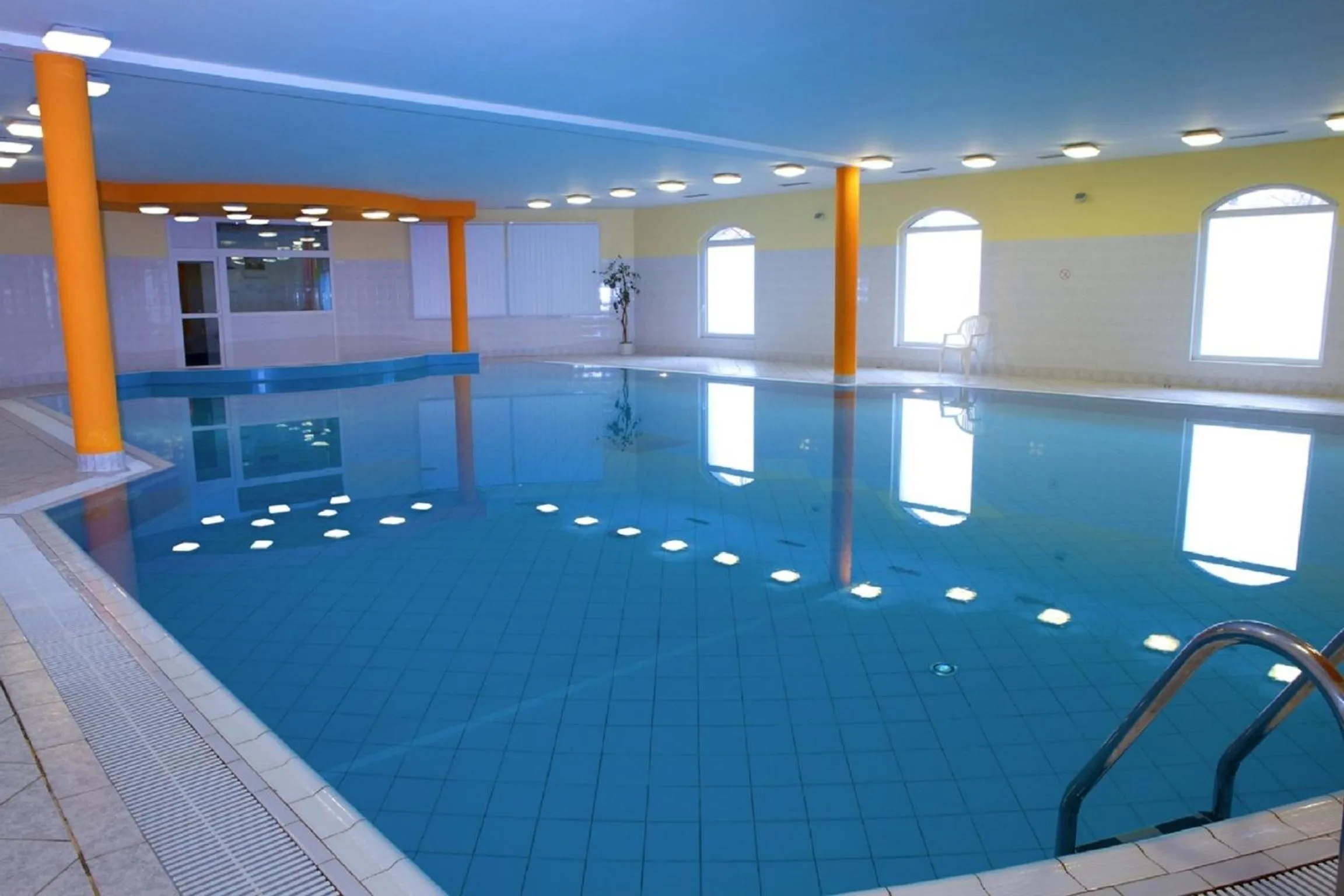 Swimming pool in Hotel Floret