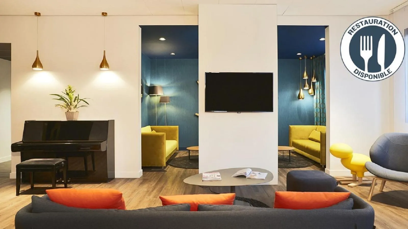 Communal lounge/ TV room in Kyriad Paris Ouest - Bezons La Défense