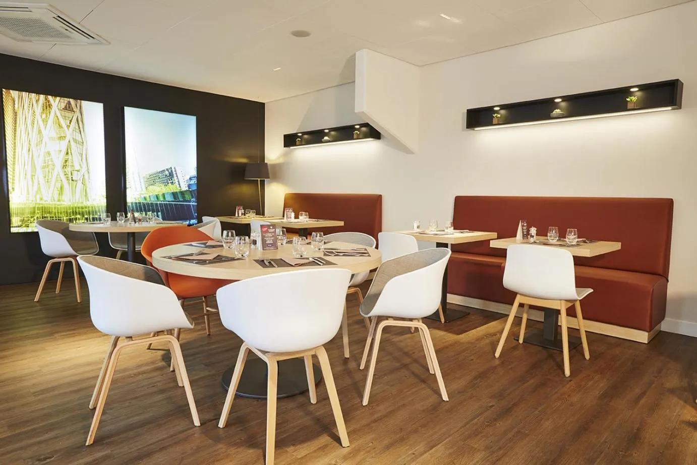 Restaurant/places to eat in Kyriad Paris Ouest - Bezons La Défense