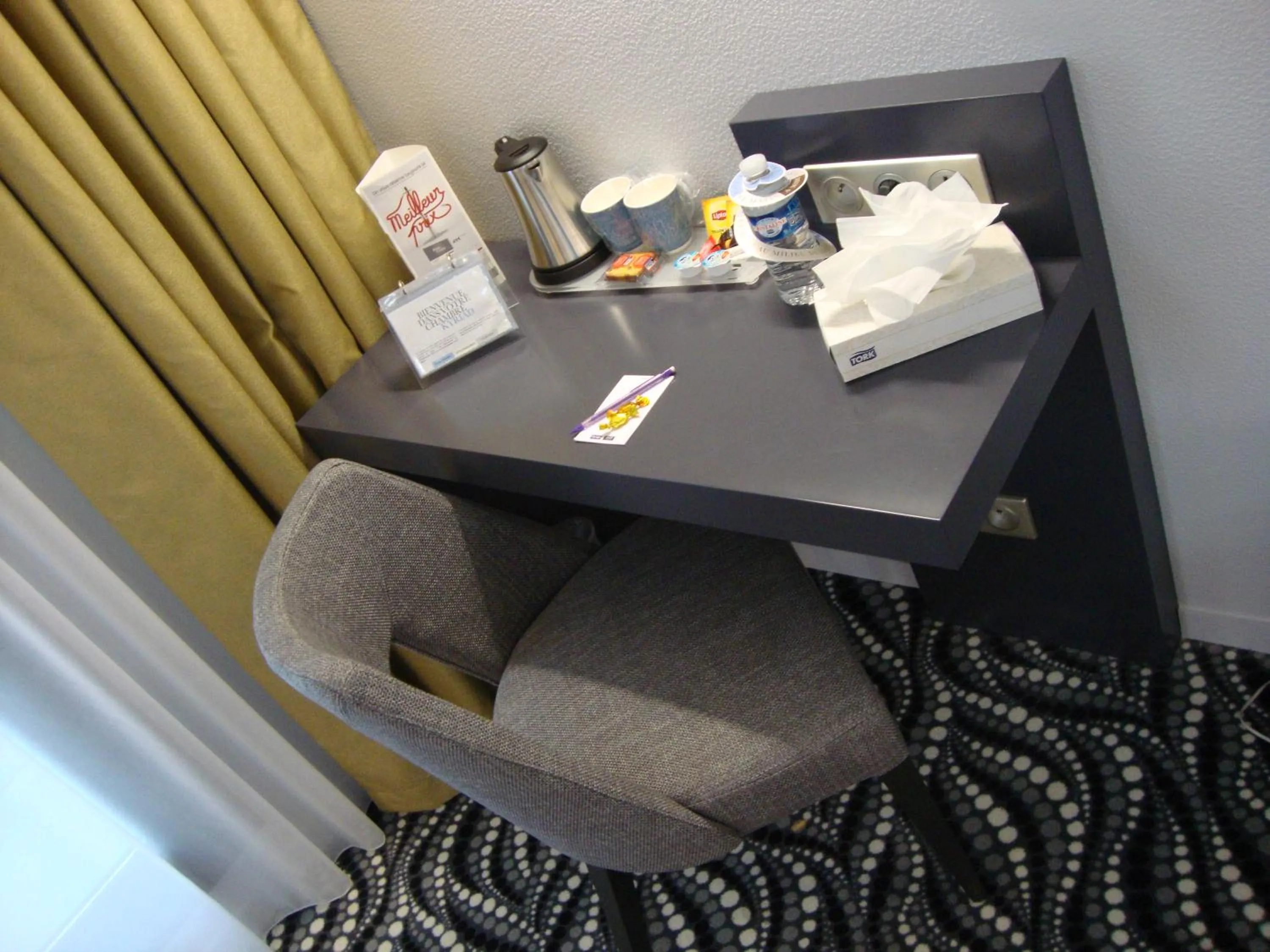 Seating area in Kyriad Paris Ouest - Bezons La Défense