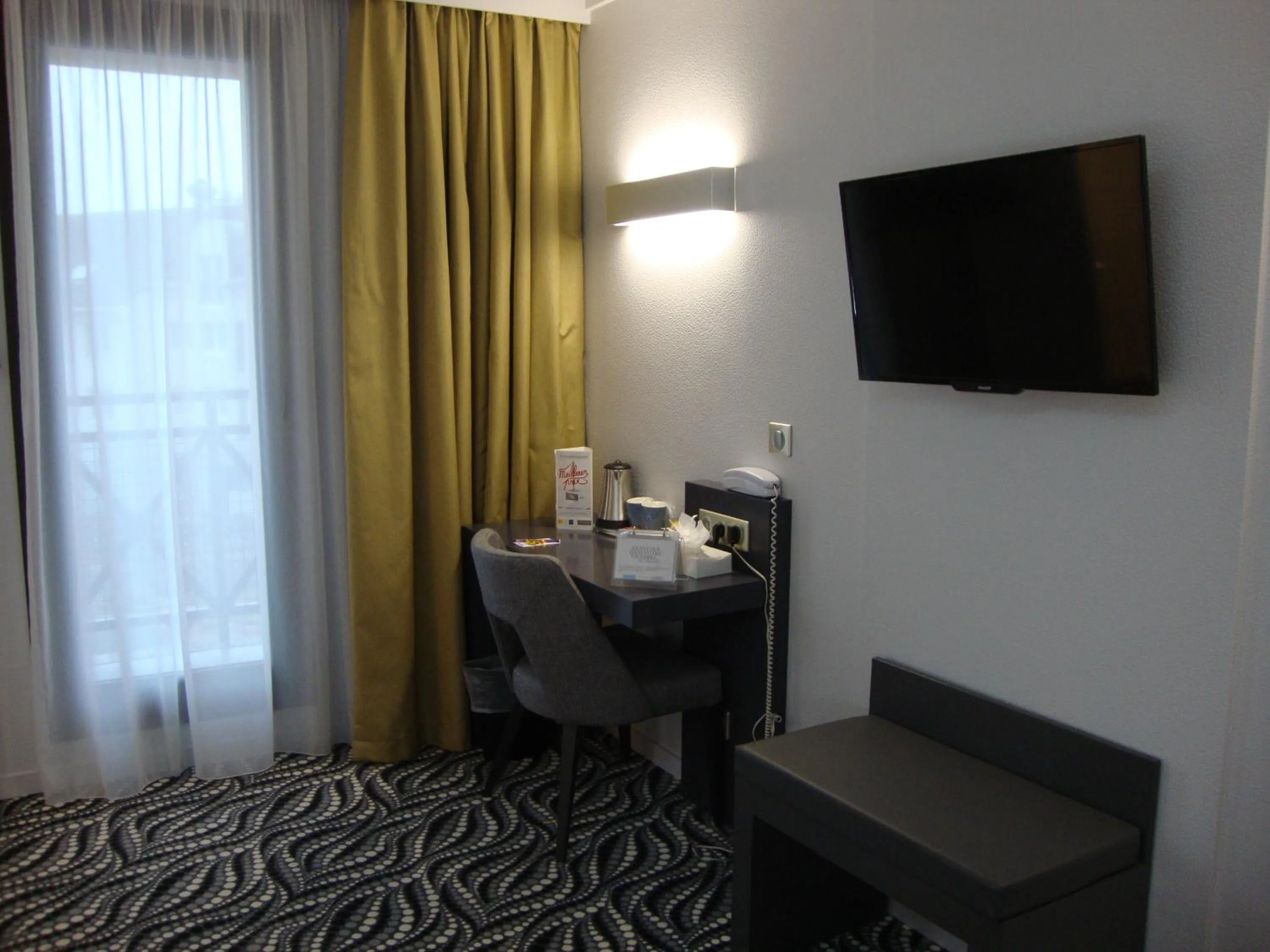 Seating area in Kyriad Paris Ouest - Bezons La Défense