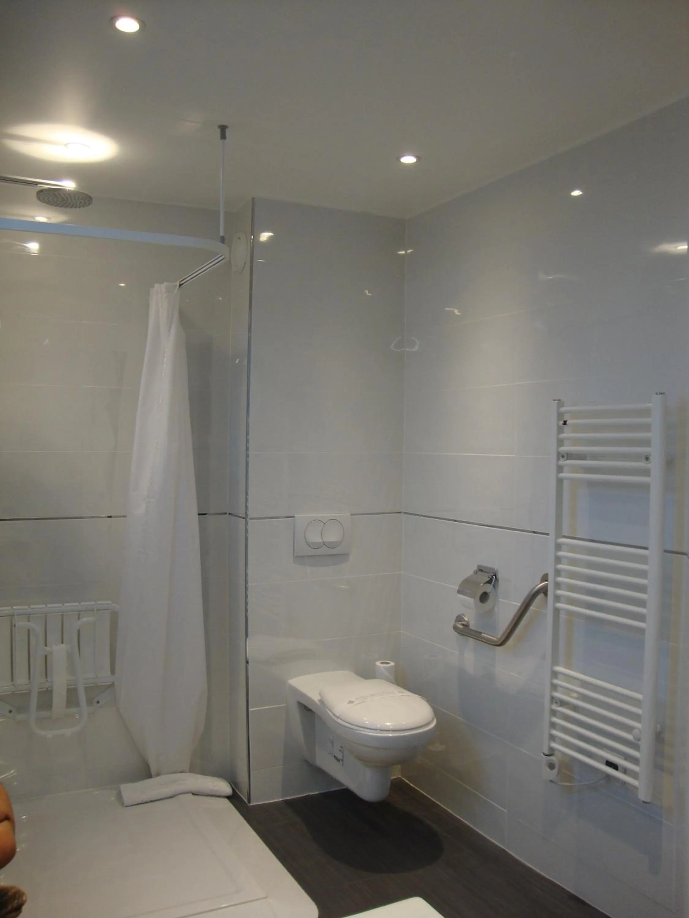 Shower in Kyriad Paris Ouest - Bezons La Défense