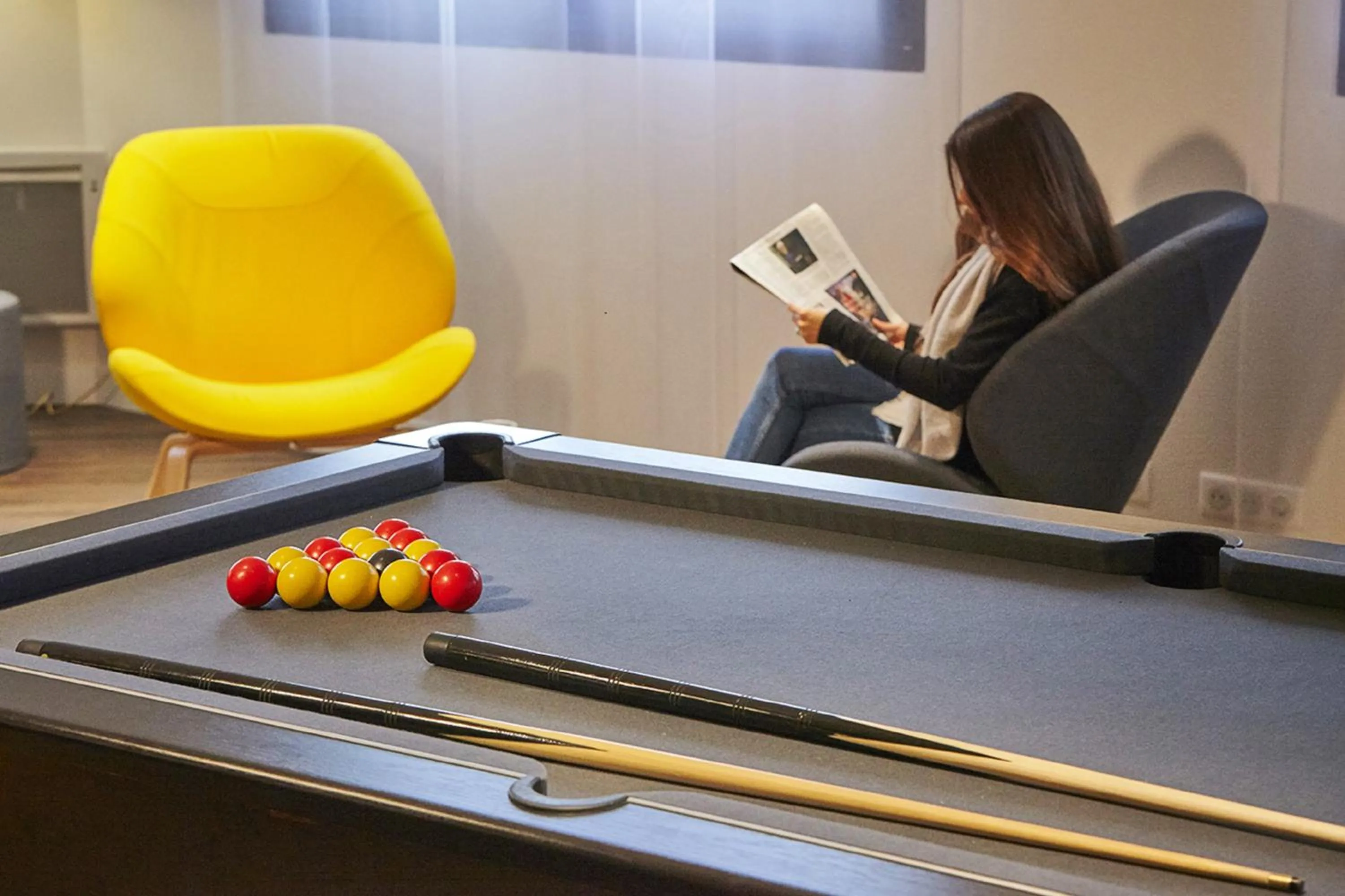 Communal lounge/ TV room in Kyriad Paris Ouest - Bezons La Défense