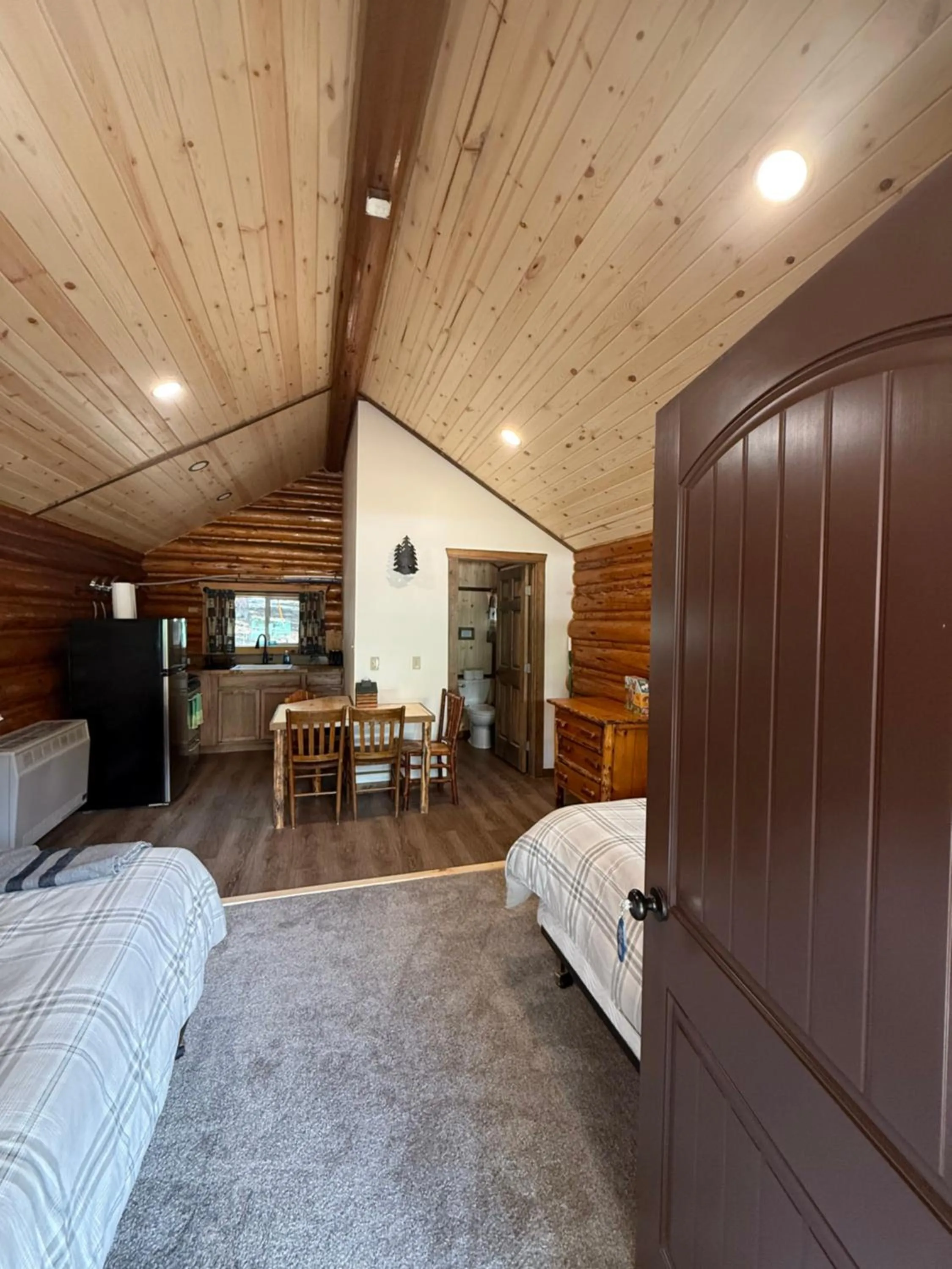 Bed in Silver Gate Lodging