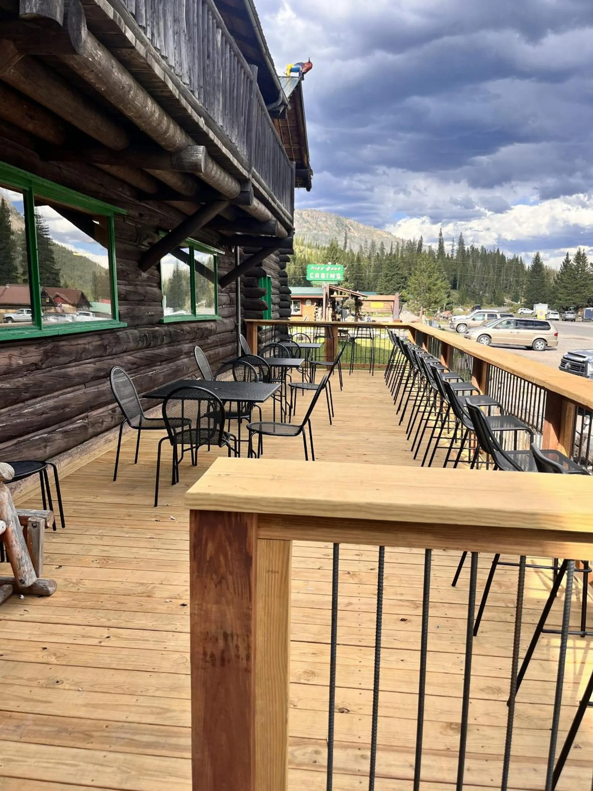 Lounge or bar in Silver Gate Lodging