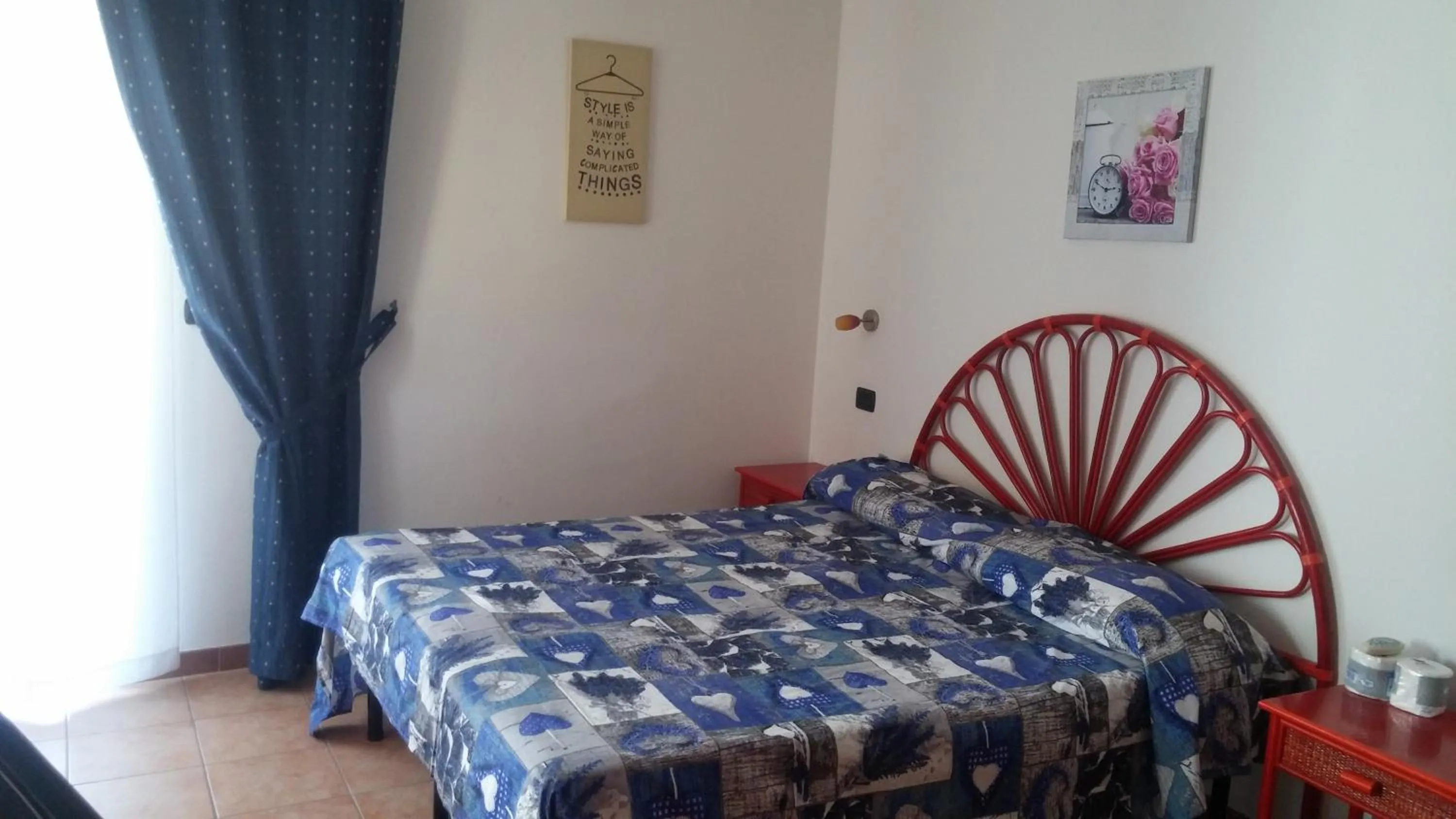 Bedroom, Bed in Beach Hotel