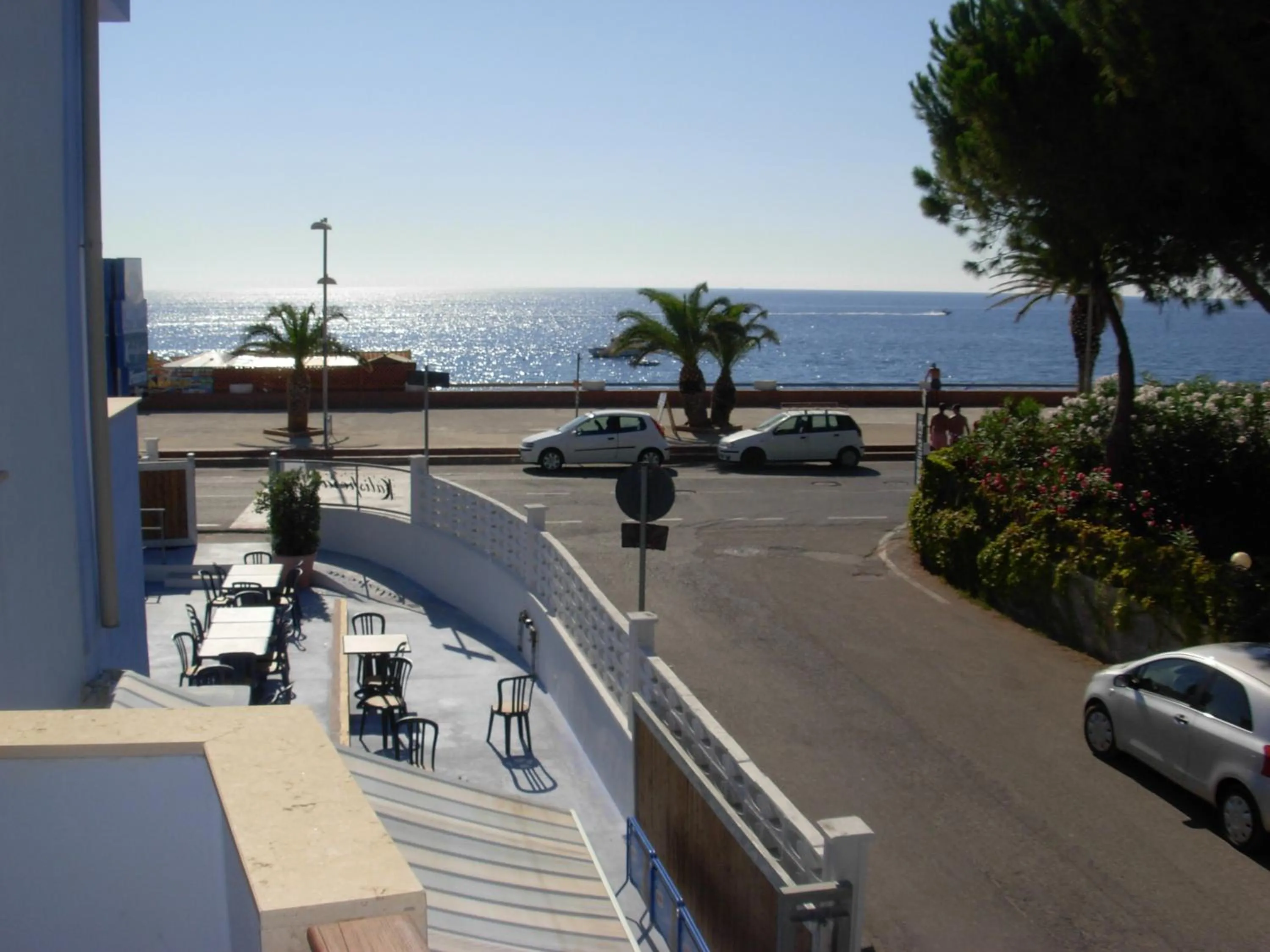 Photo of the whole room in Beach Hotel