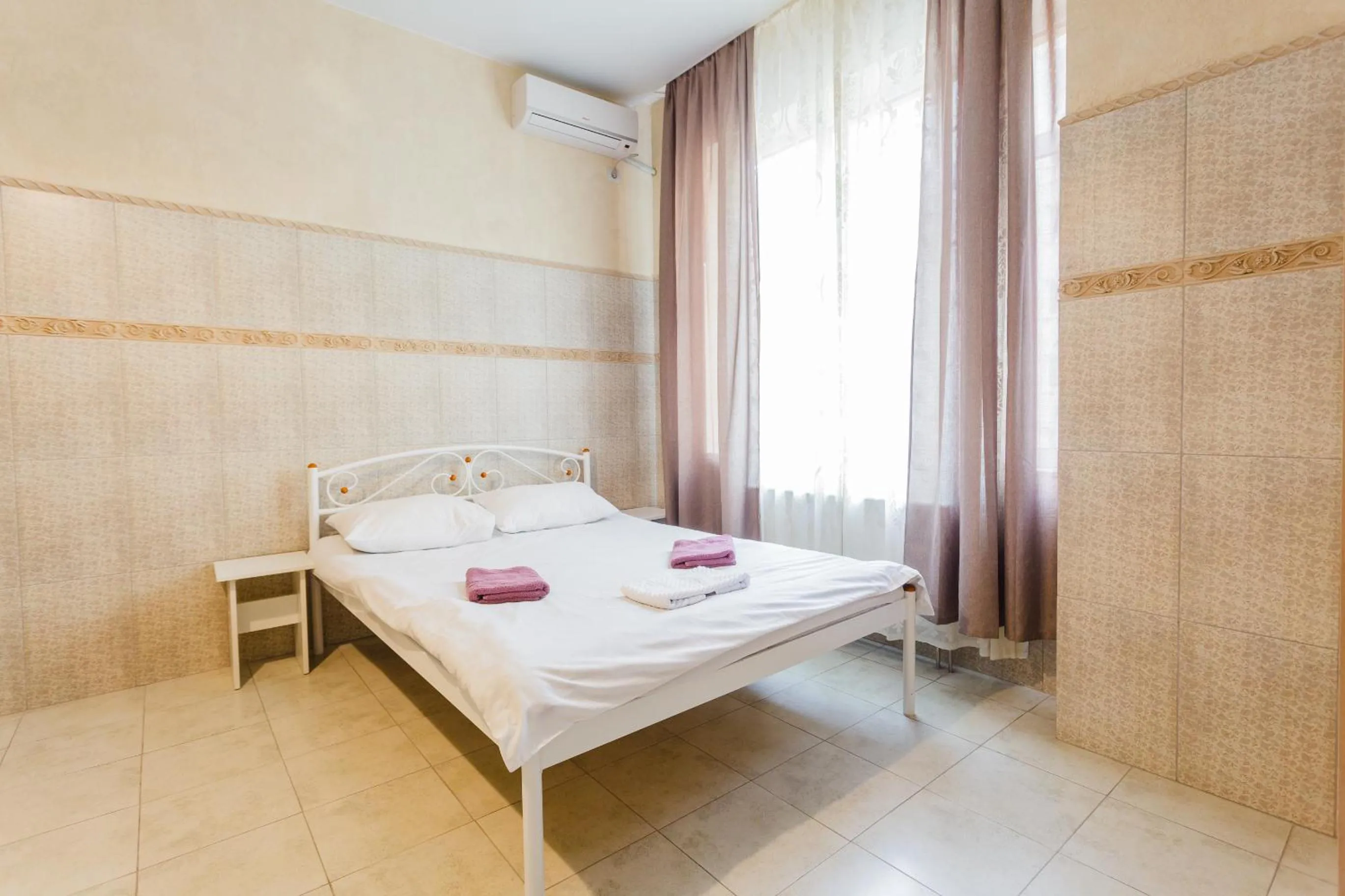 Photo of the whole room, Bed in Pechersk House