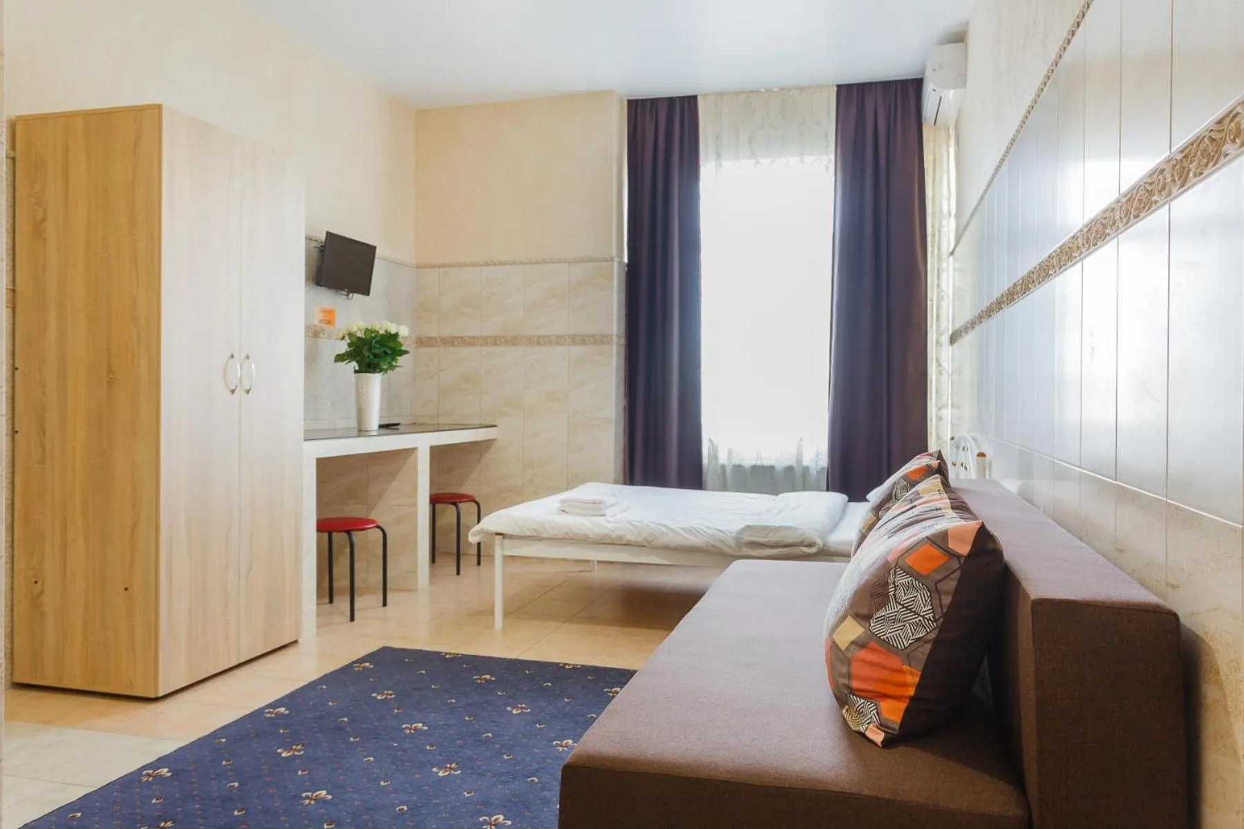 Photo of the whole room, Bed in Pechersk House