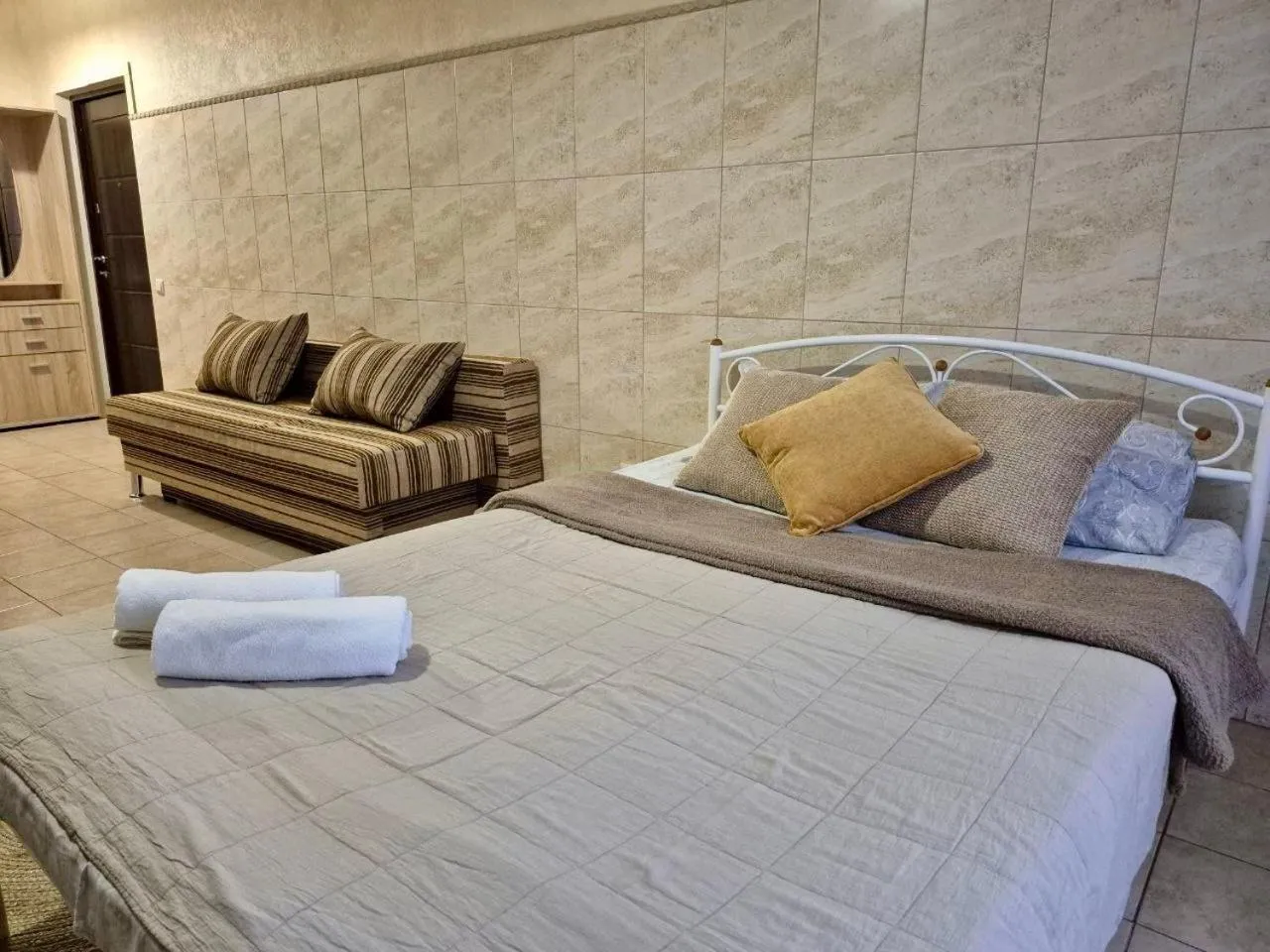 towels, Bed in Pechersk House