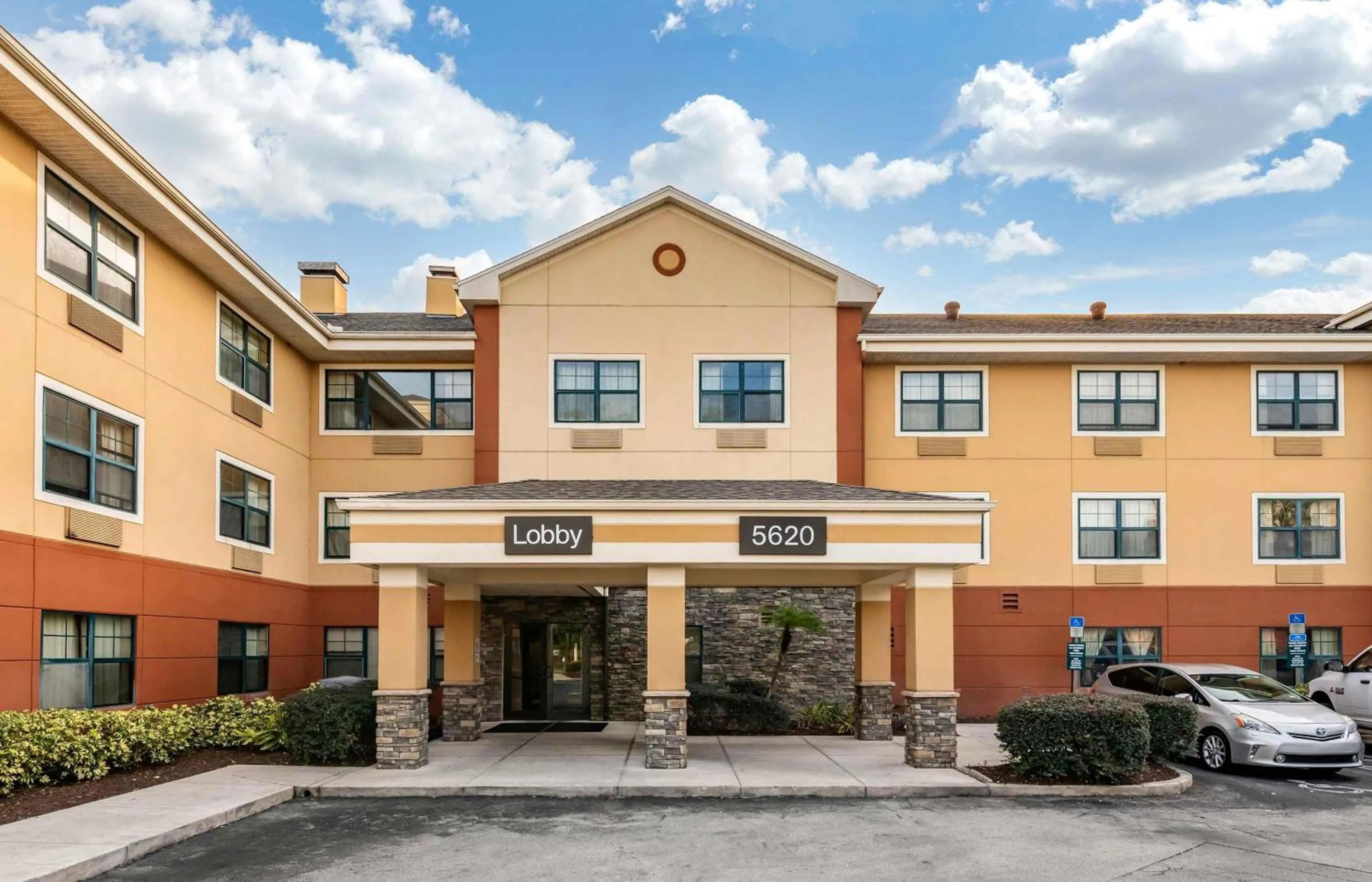 Property building in Extended Stay America Suites - Orlando - Orlando Theme Parks - Major Blvd