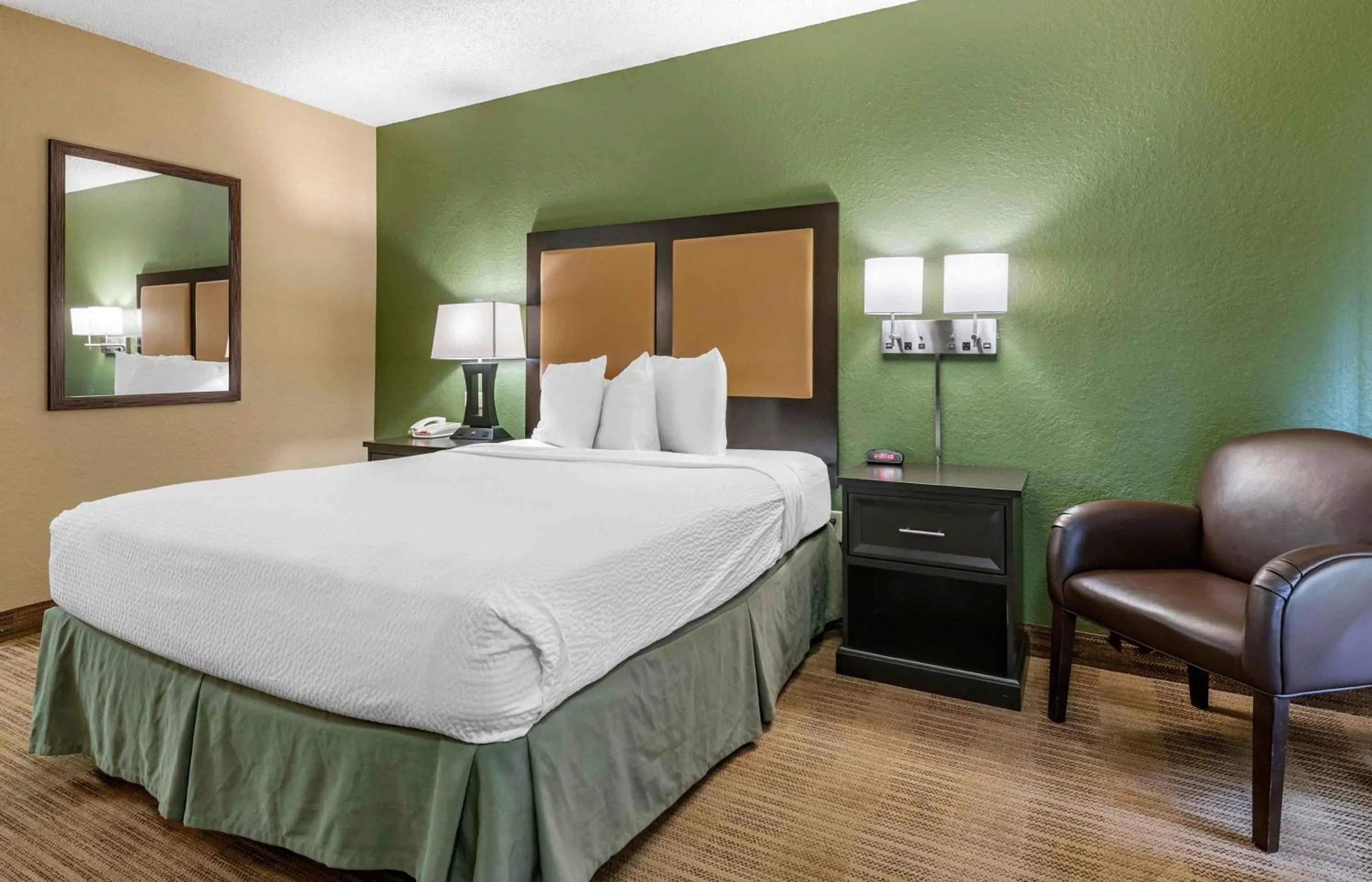 Bedroom, Bed in Extended Stay America Suites - Orlando - Orlando Theme Parks - Major Blvd