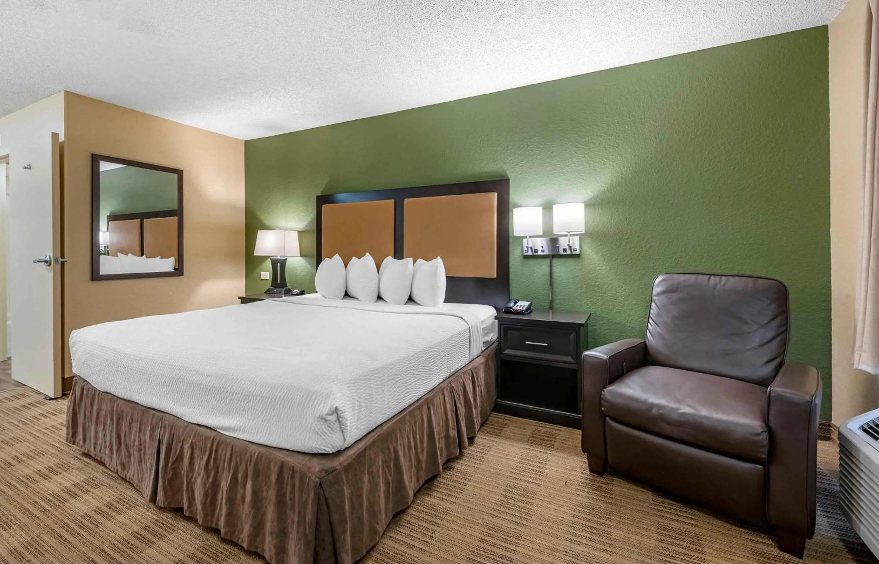 Bedroom, Bed in Extended Stay America Suites - Orlando - Orlando Theme Parks - Major Blvd