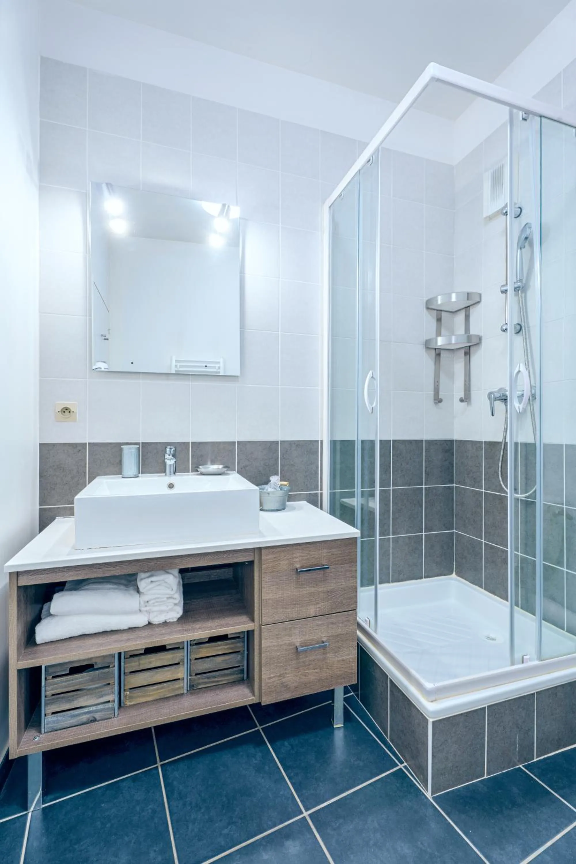 Shower in Tempologis - Chateau de la Rochette