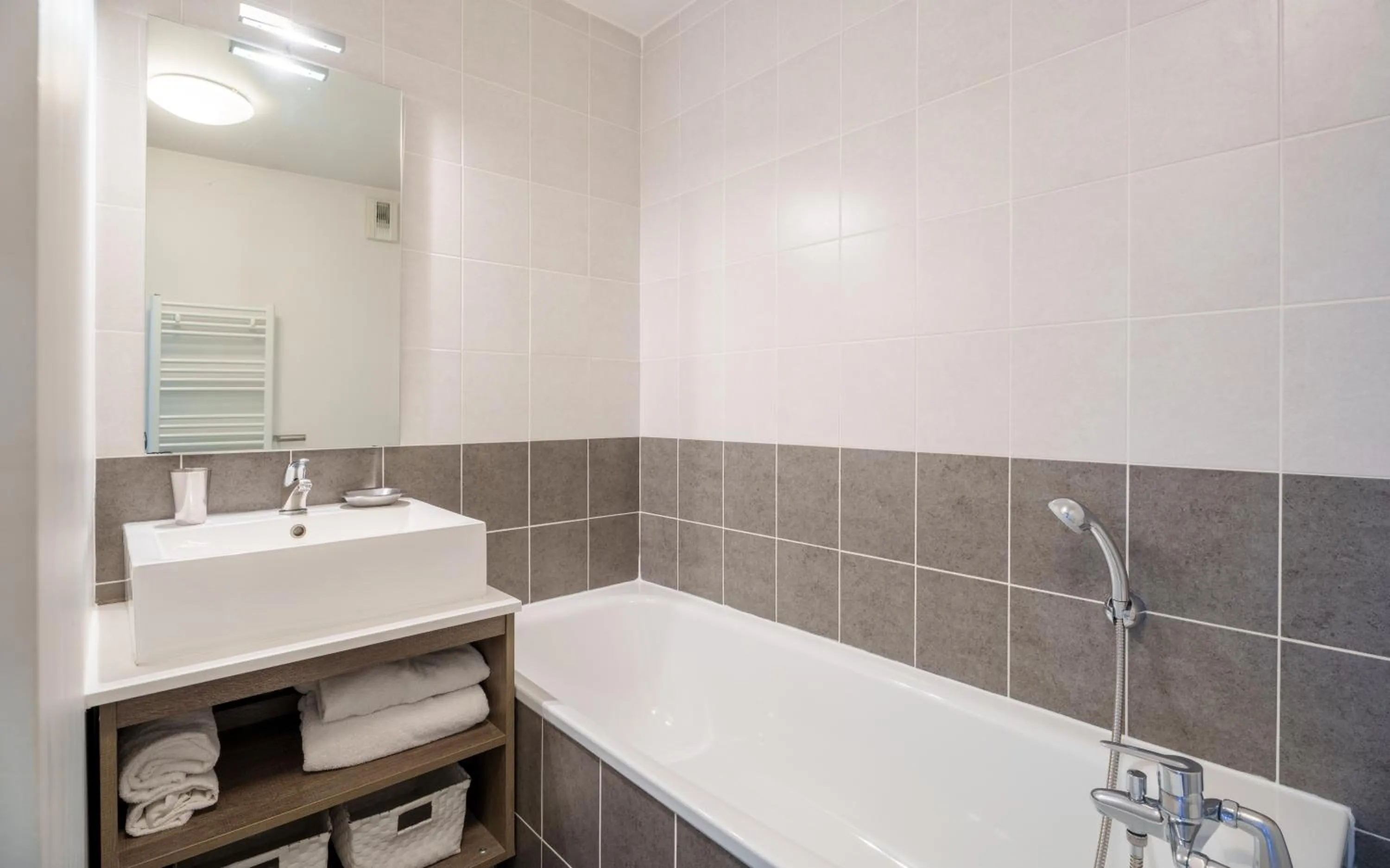 Bathroom in Tempologis - Chateau de la Rochette