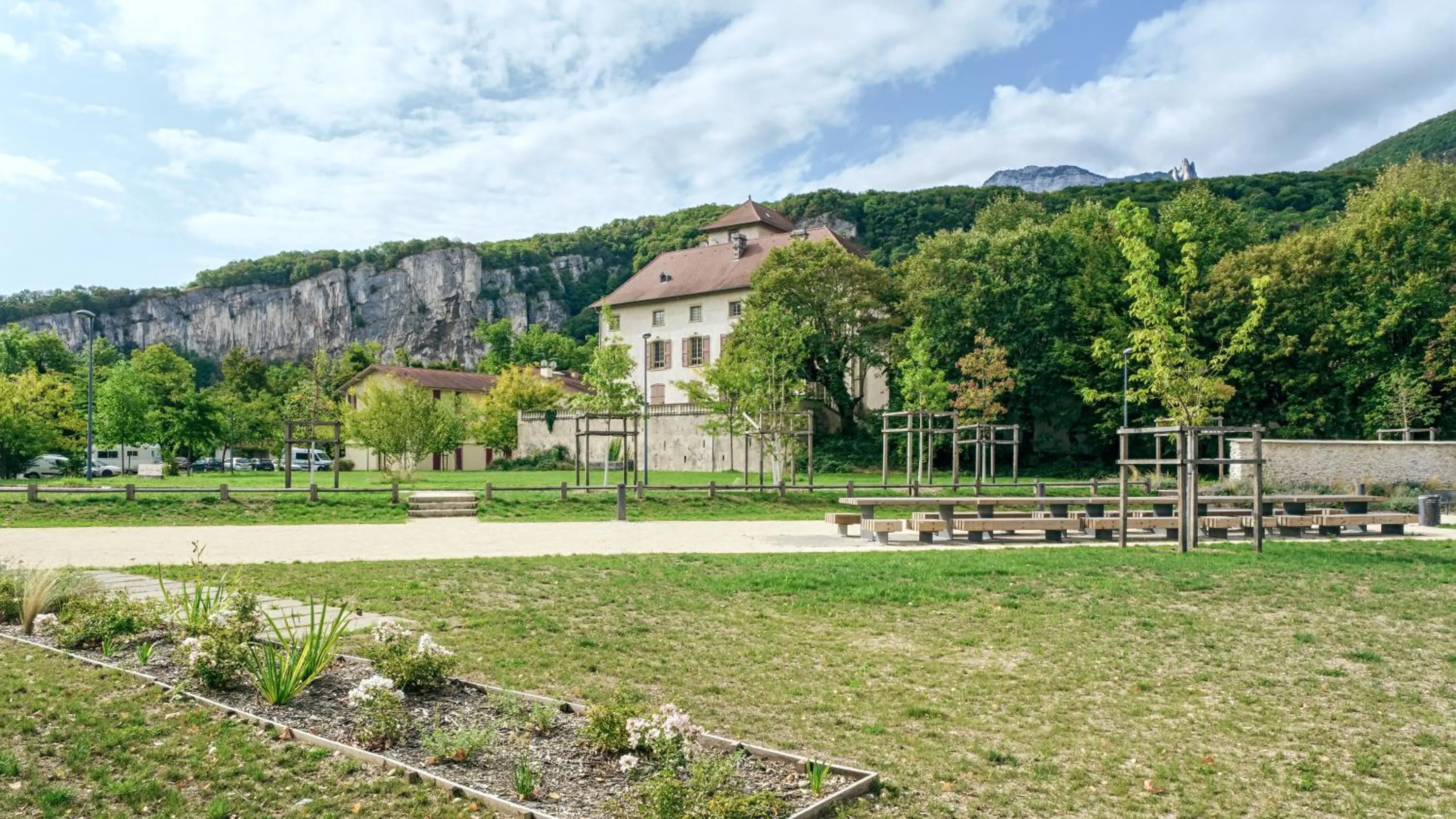 Property building in Tempologis - Chateau de la Rochette