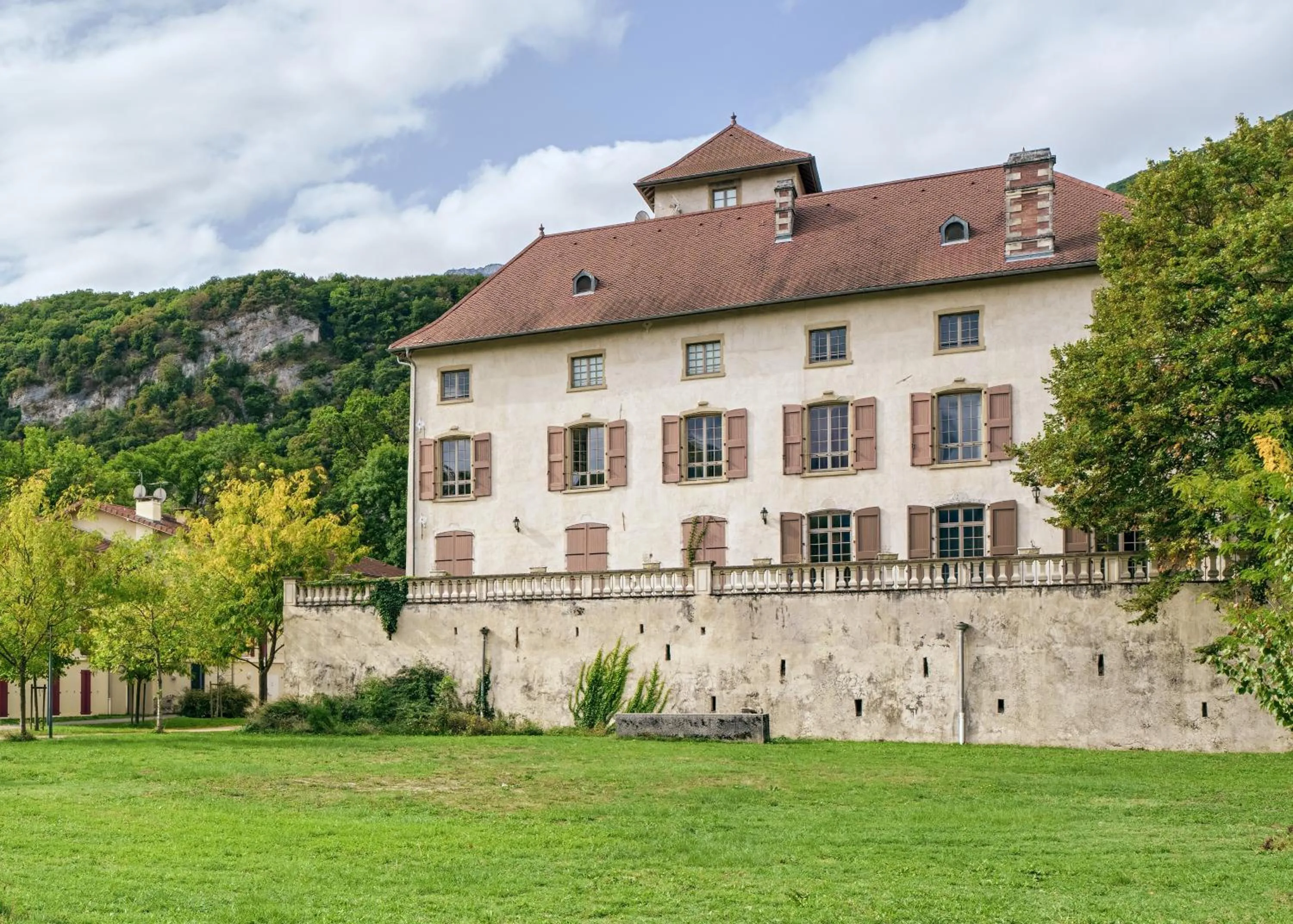 Property building in Tempologis - Chateau de la Rochette