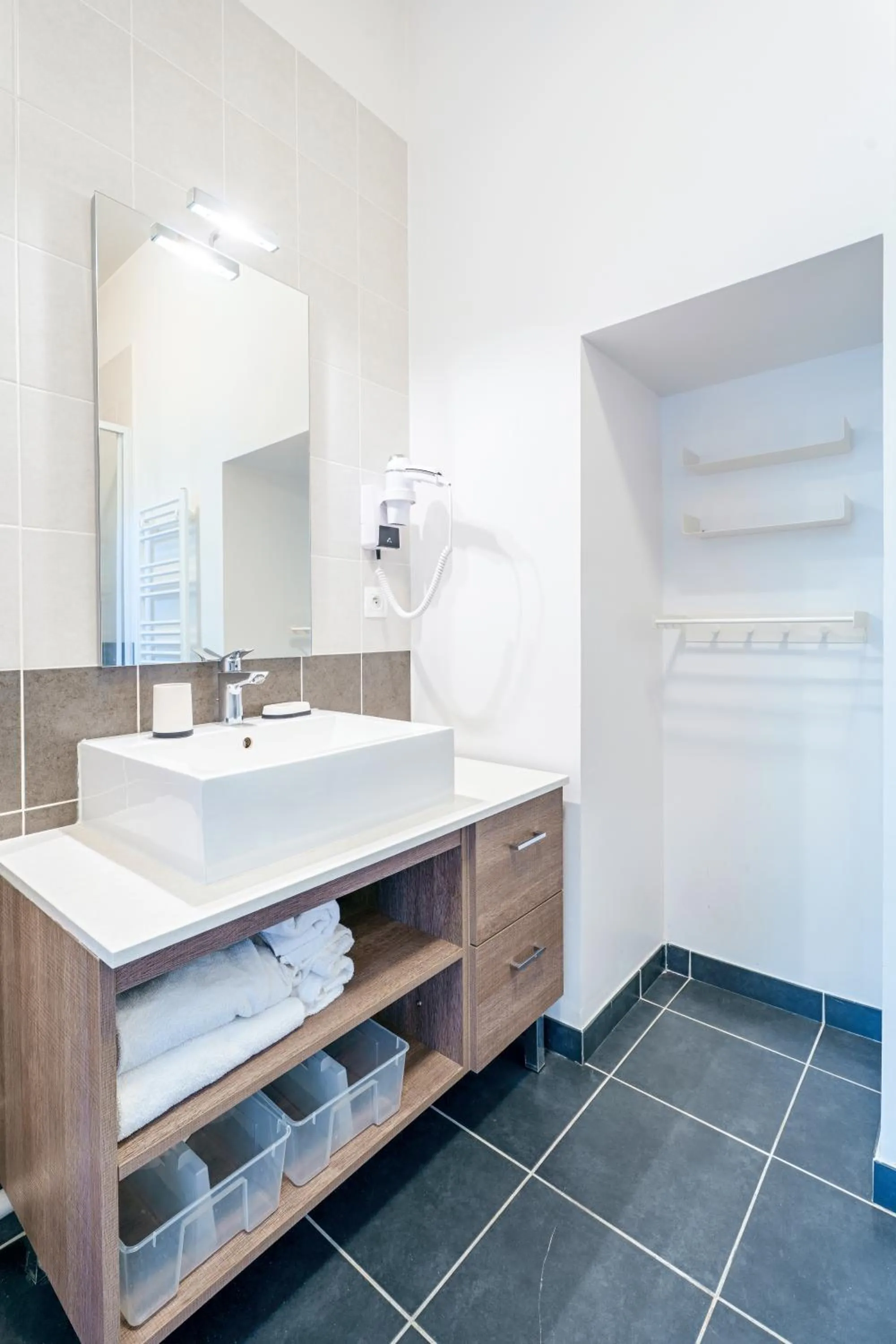 Shower in Tempologis - Chateau de la Rochette