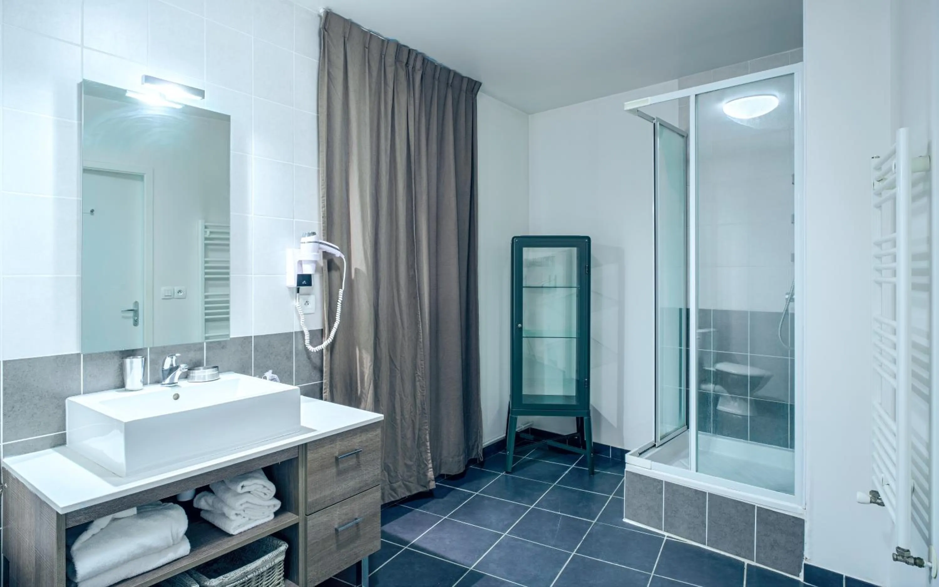 Shower in Tempologis - Chateau de la Rochette