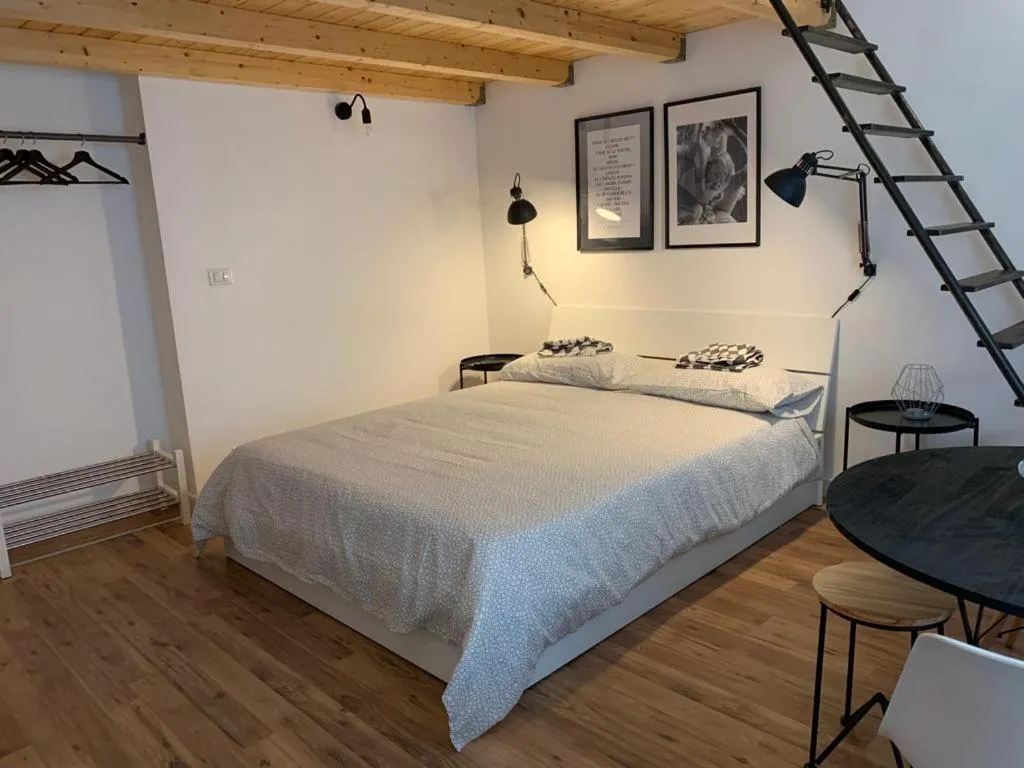 Photo of the whole room, Bed in La Dimora di Medusa