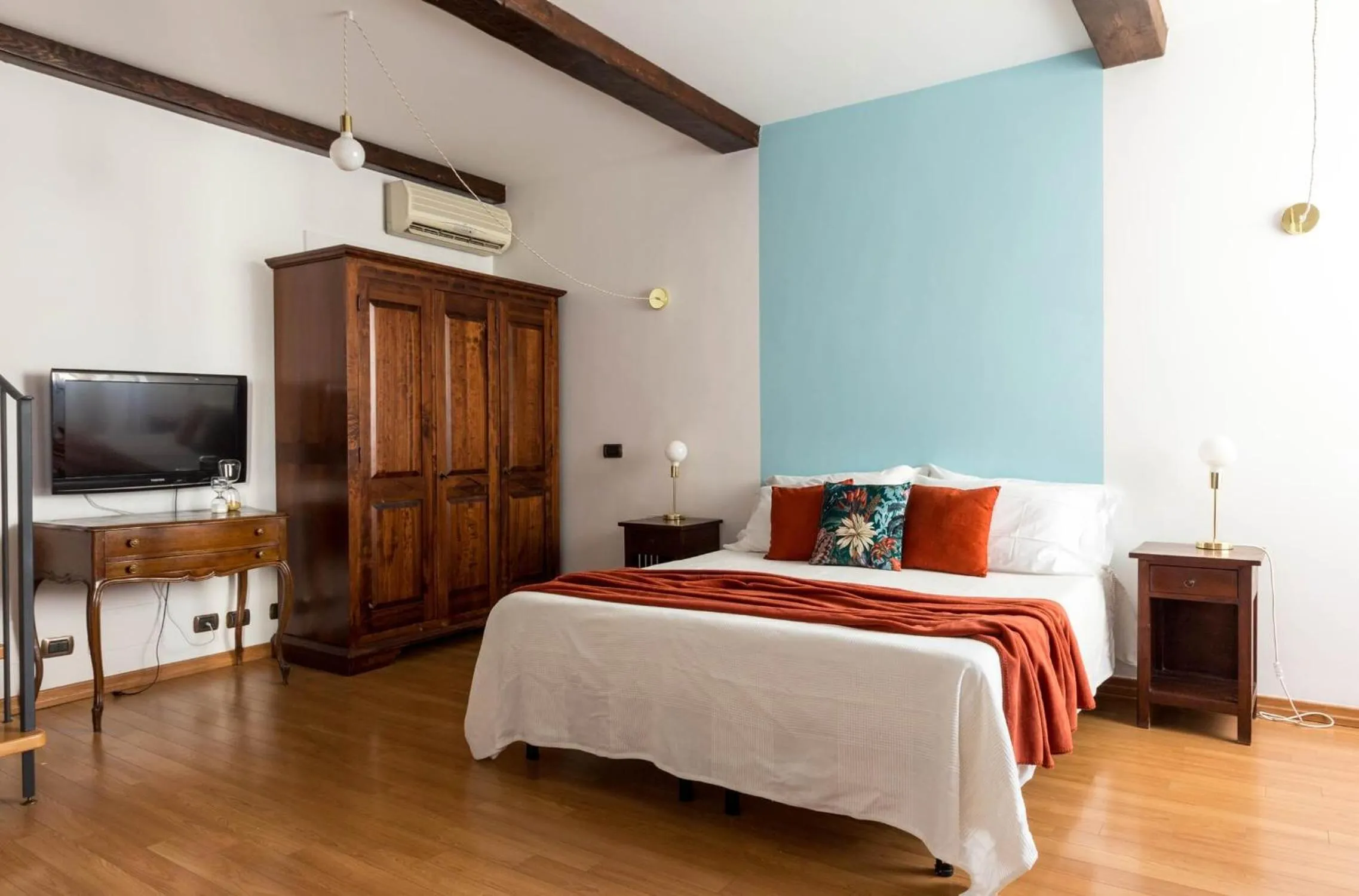 TV and multimedia, Bed in Torripa Group - Trastevere