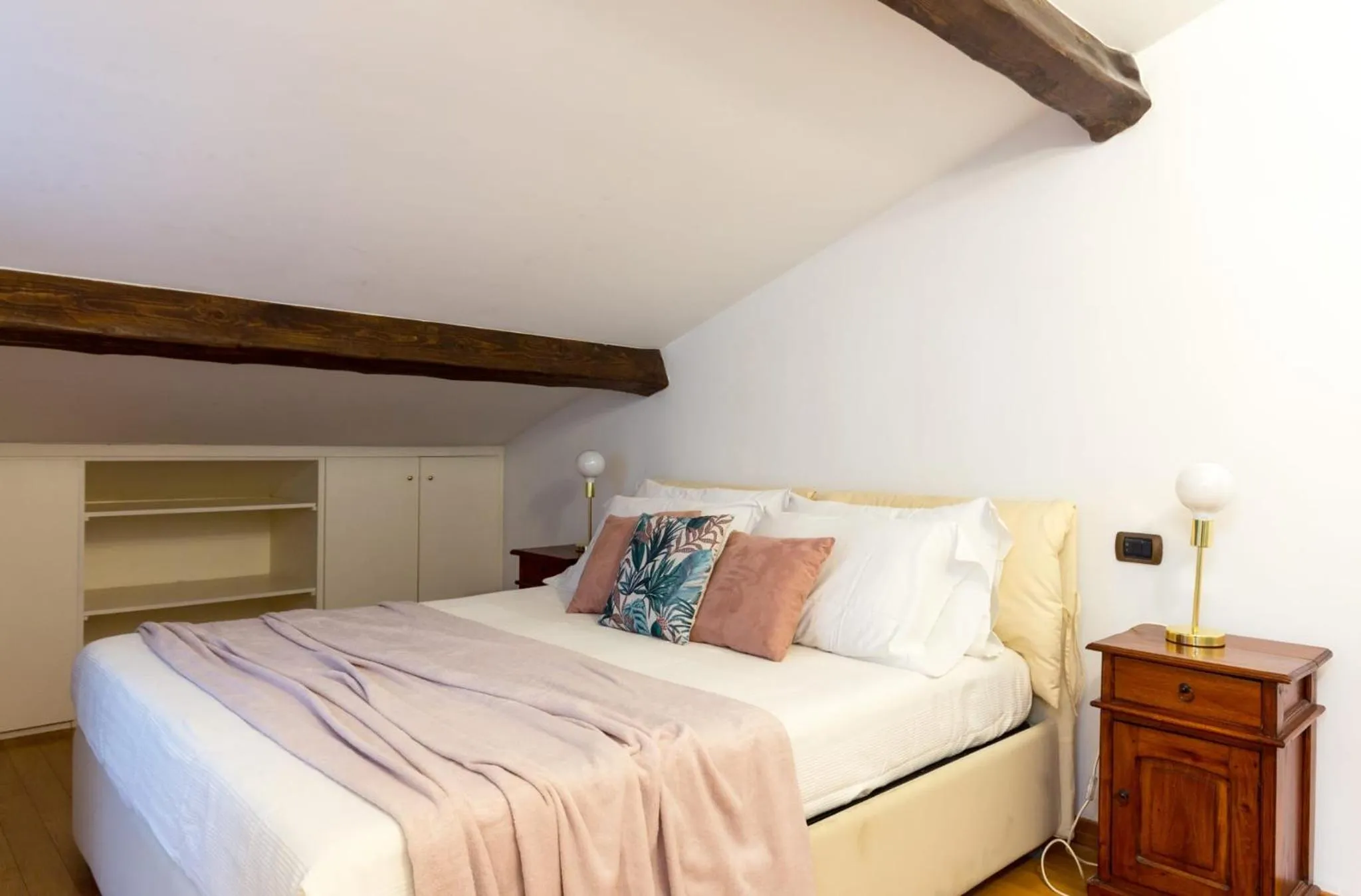 Photo of the whole room, Bed in Torripa Group - Trastevere