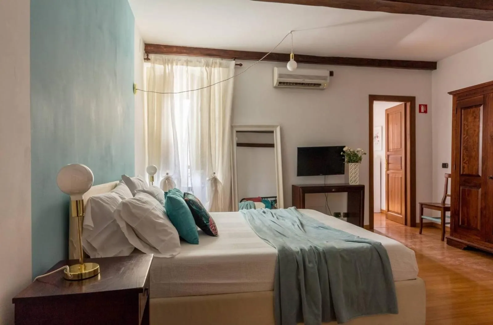 Photo of the whole room, Bed in Torripa Group - Trastevere