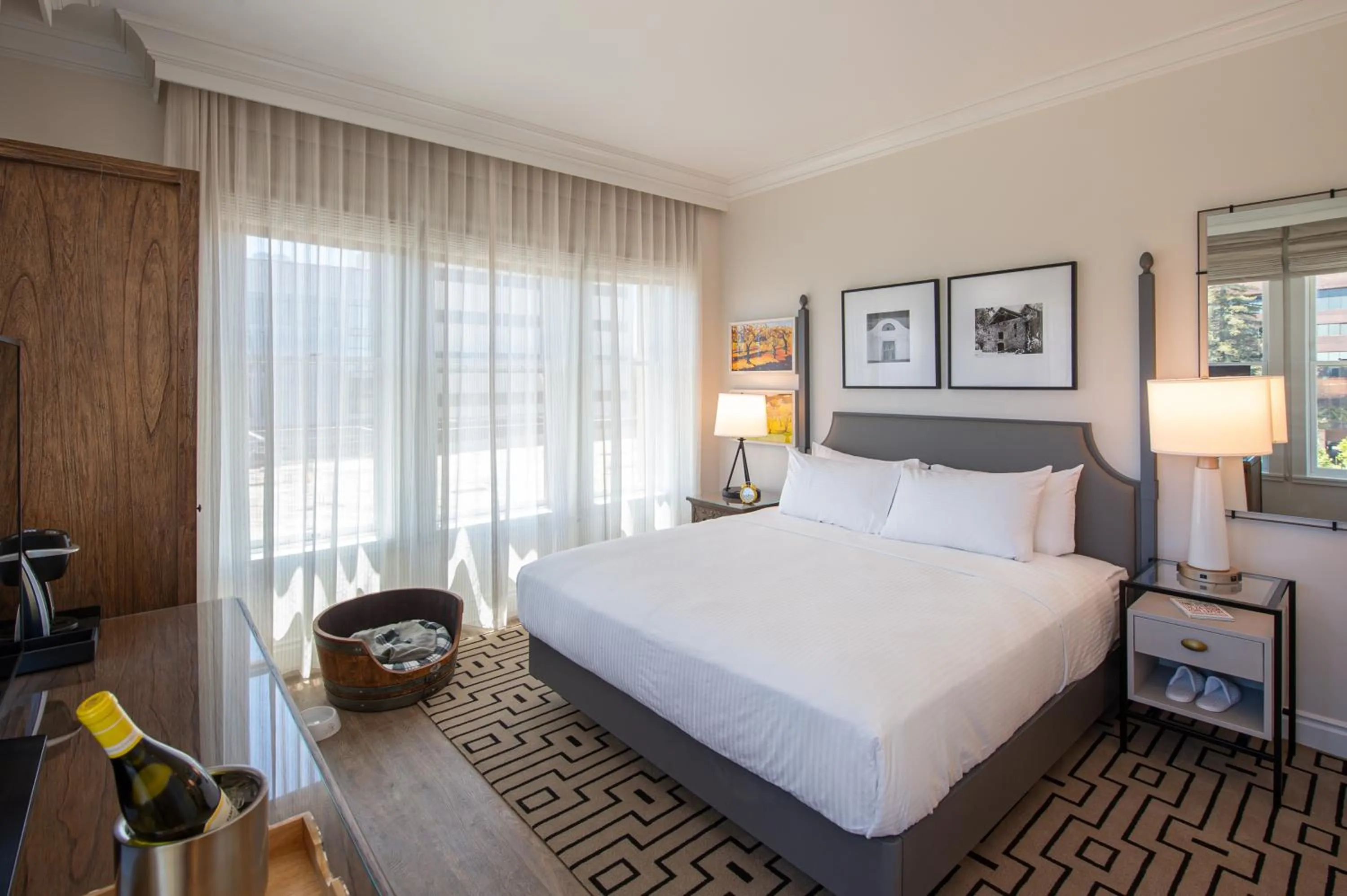 Bedroom, Bed in Hotel E