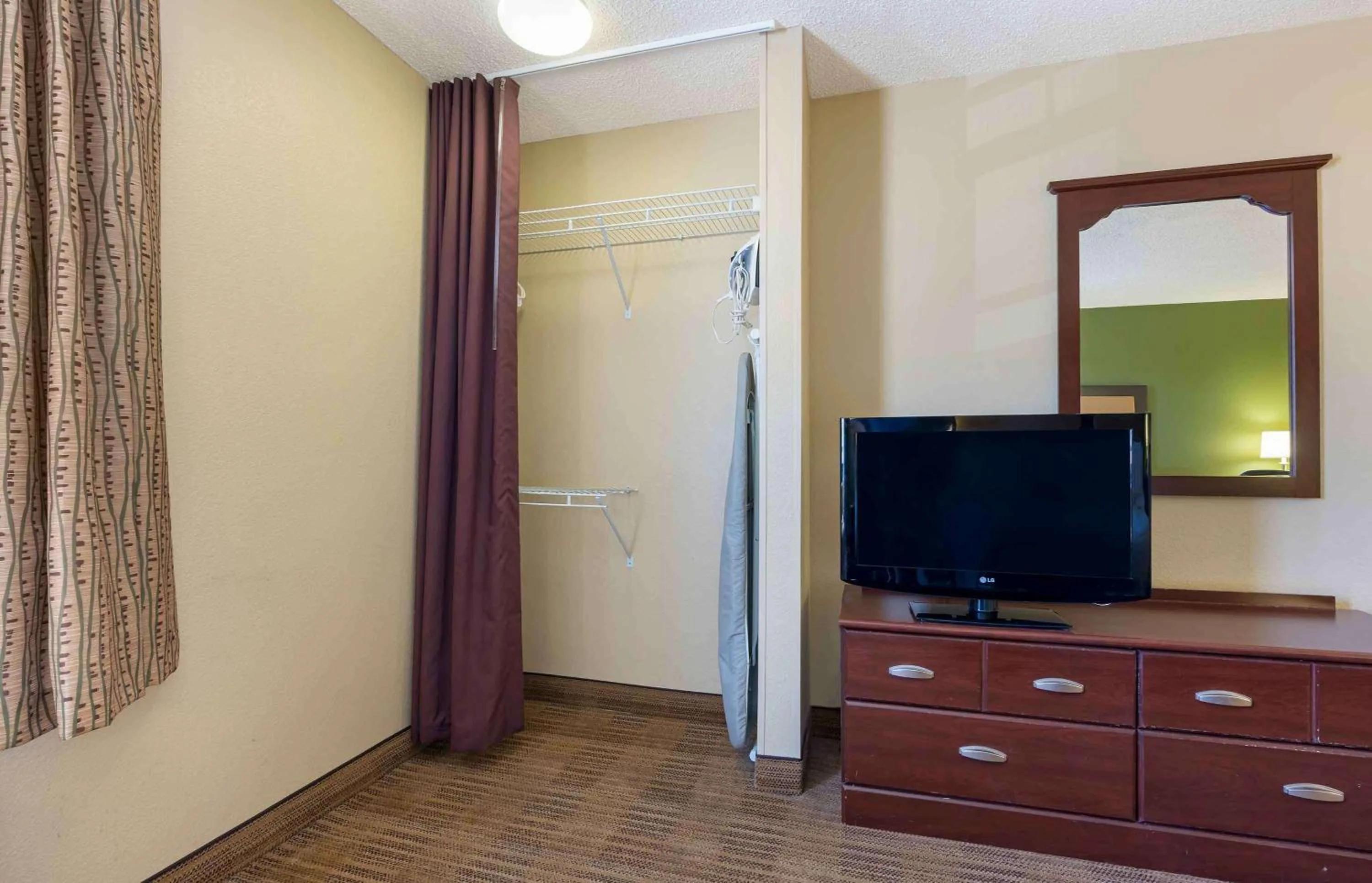 Bedroom in Extended Stay America Suites - Reno - South Meadows
