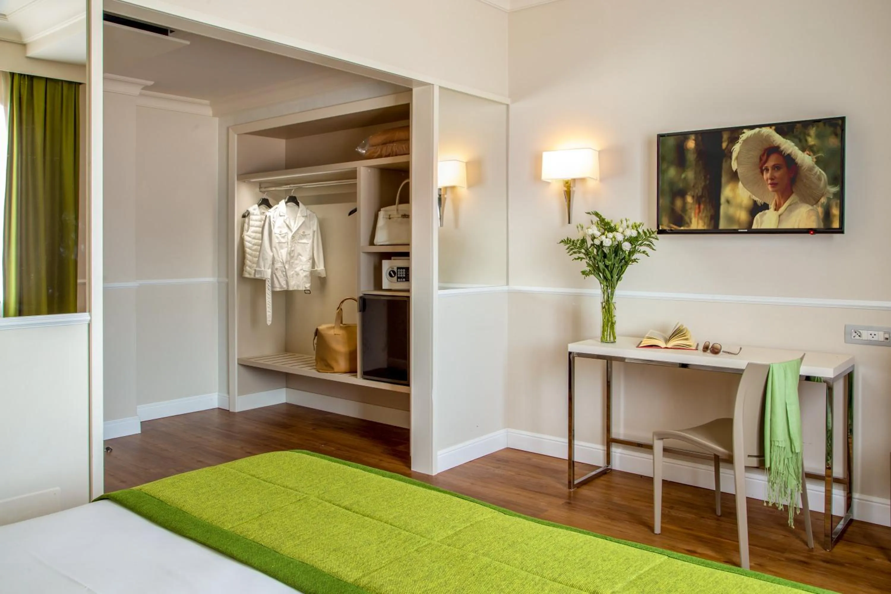 Decorative detail, Bed in Hotel Cristoforo Colombo