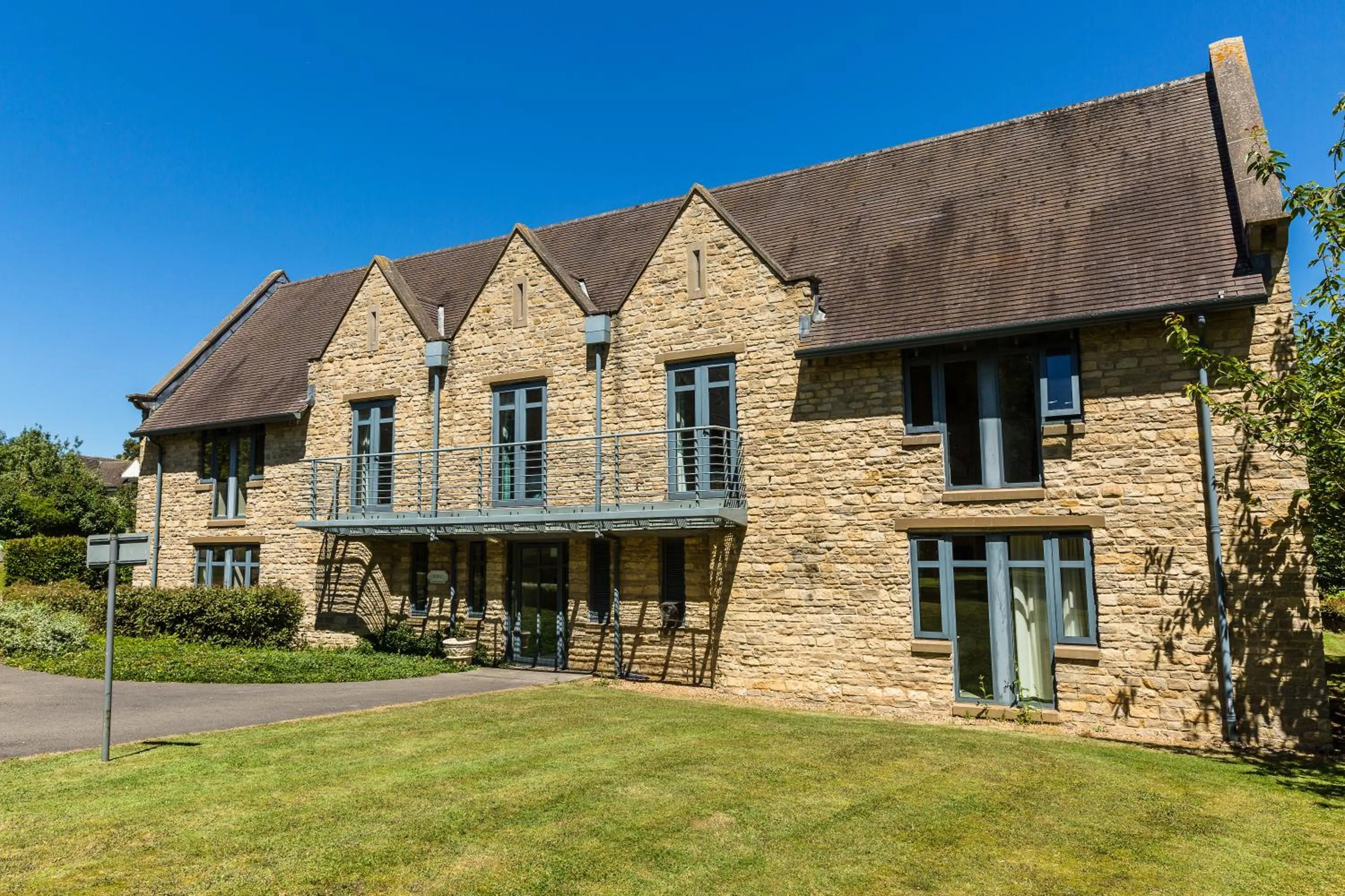 Property building in Middle Aston House