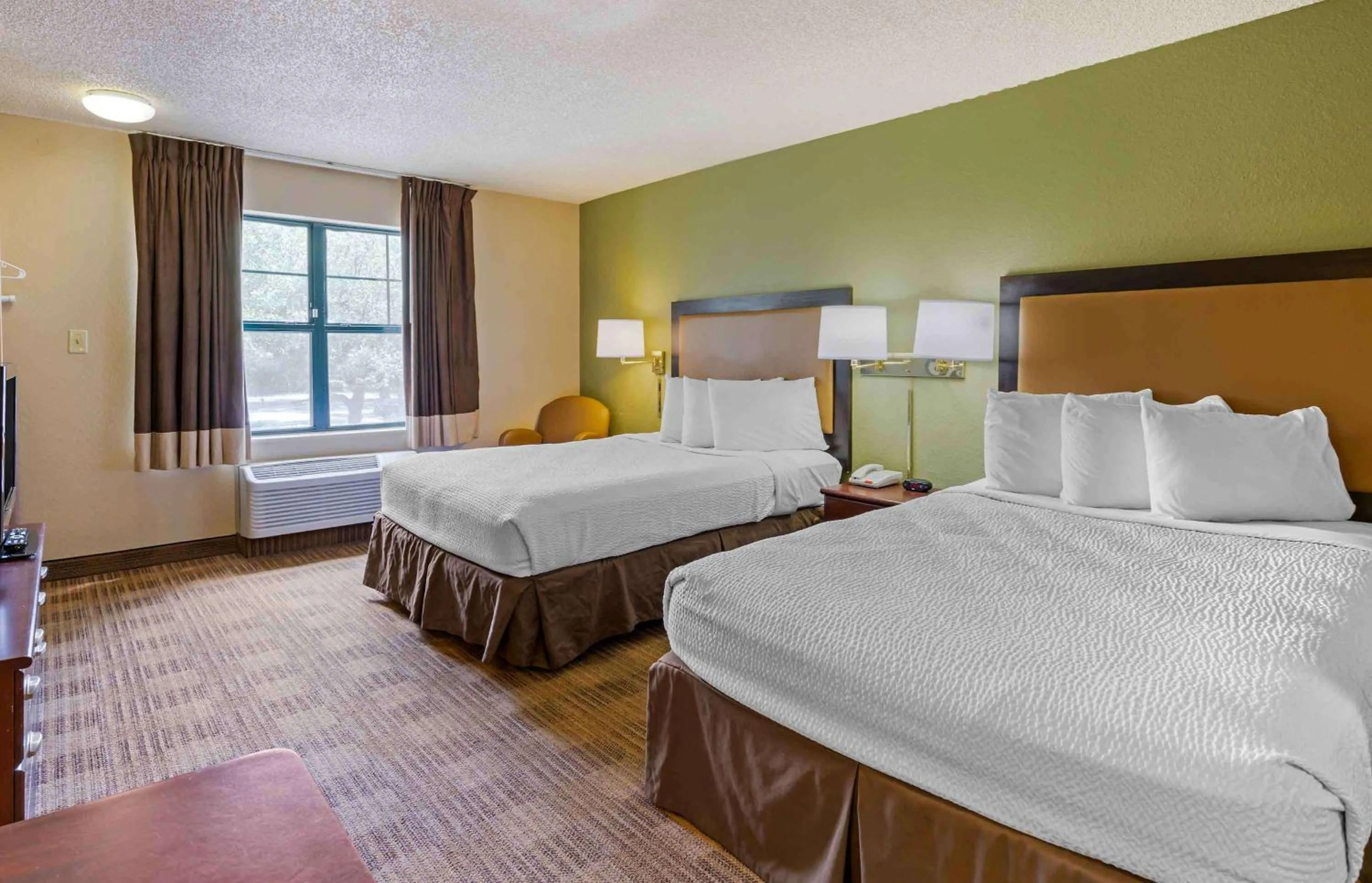 Bedroom, Bed in Extended Stay America Select Suites - Orlando - Maitland - 1760 Pembrook Dr
