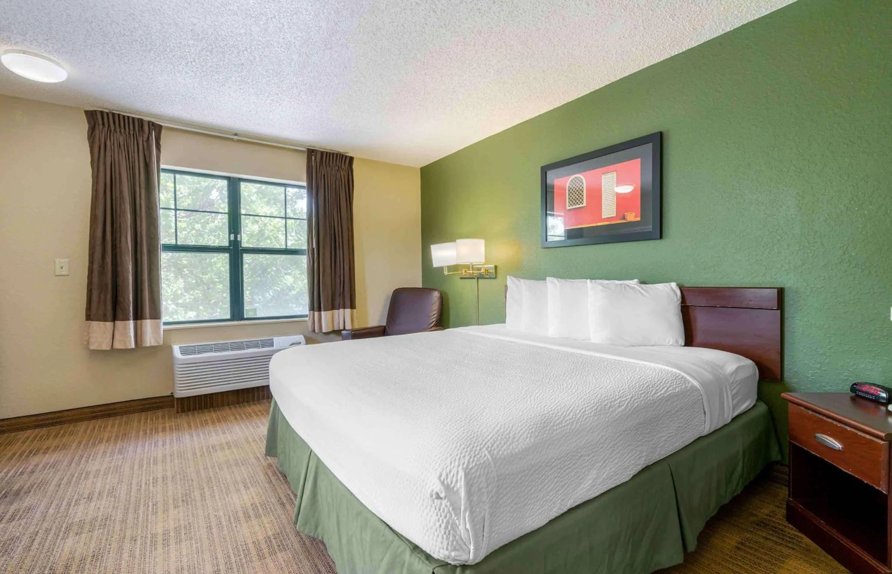 Bedroom, Bed in Extended Stay America Select Suites - Orlando - Maitland - 1760 Pembrook Dr