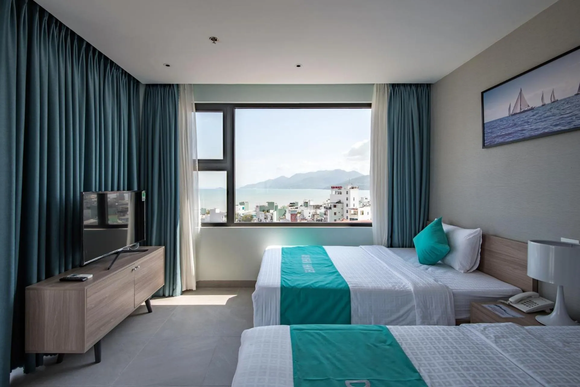 Photo of the whole room, Bed in Delight Hotel